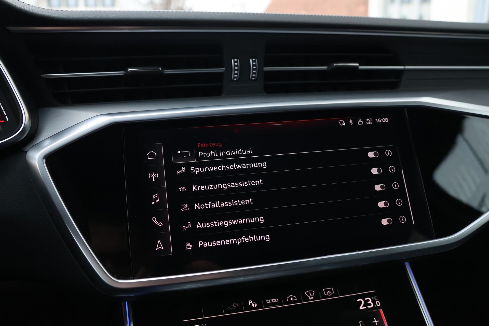 AUDI A6 Avant 55 TFSIe Sport quattro S-tronic-image-24