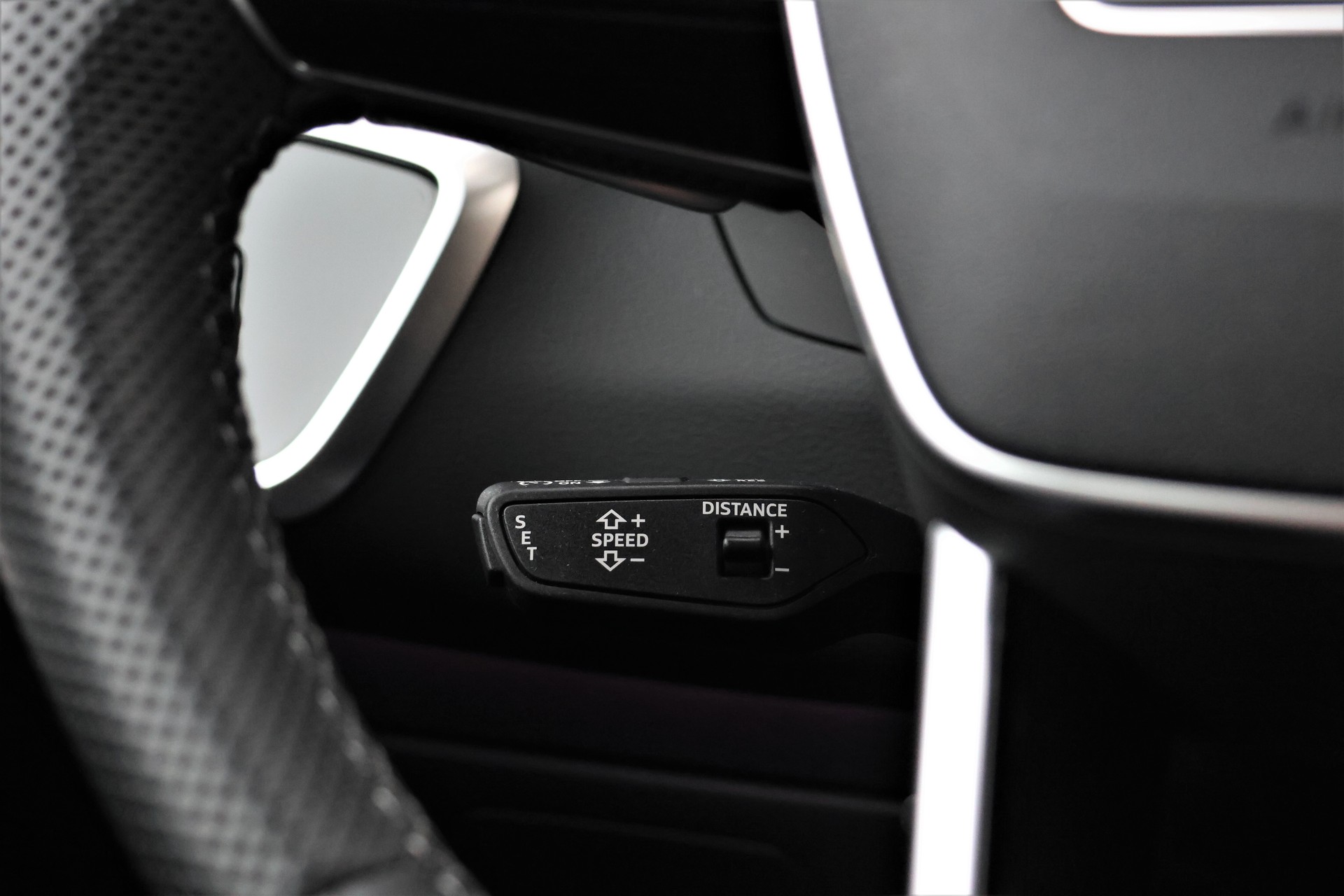 AUDI A6 Avant 55 TFSIe Sport quattro S-tronic-image-17