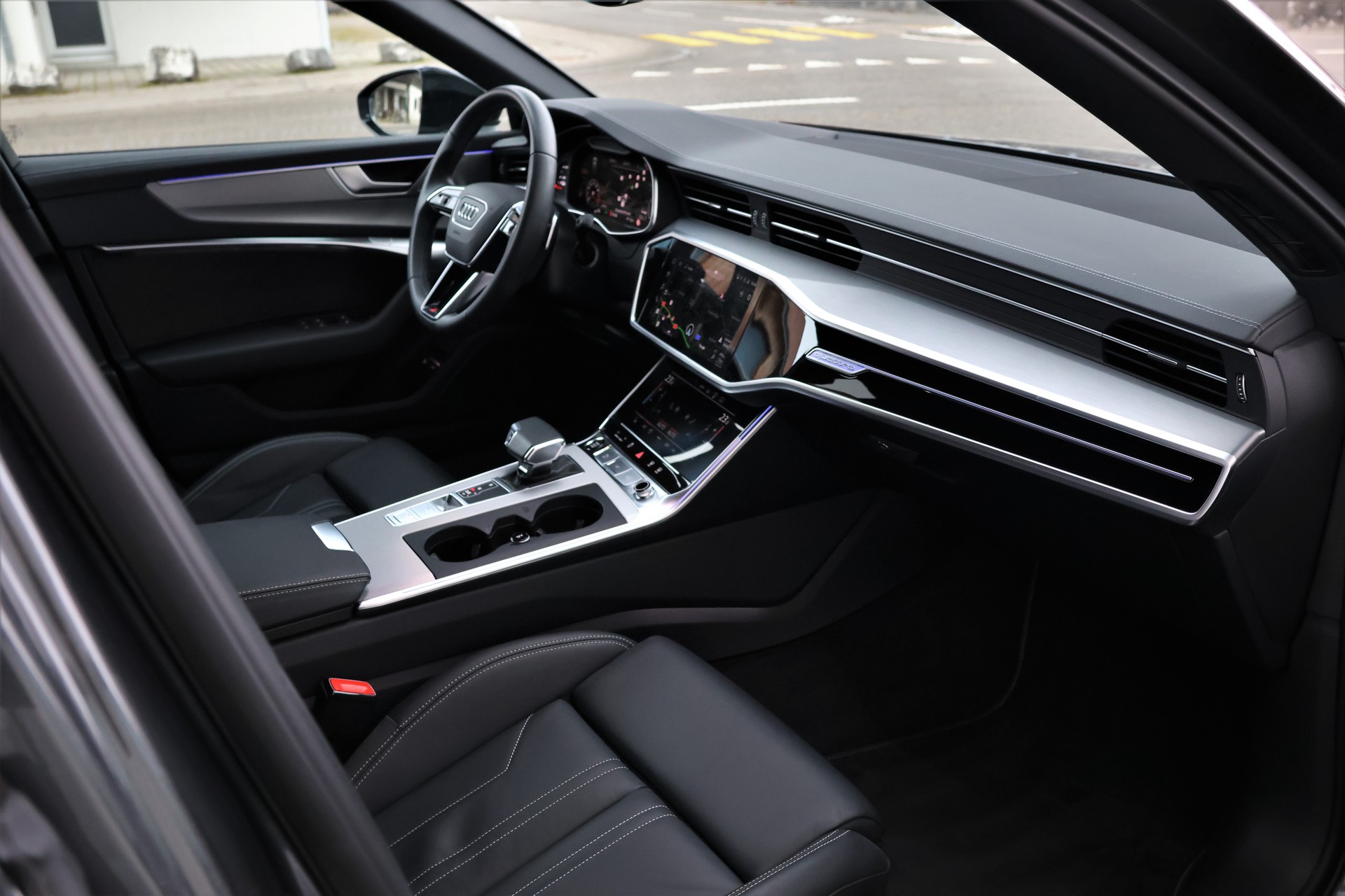 AUDI A6 Avant 55 TFSIe Sport quattro S-tronic-image-19
