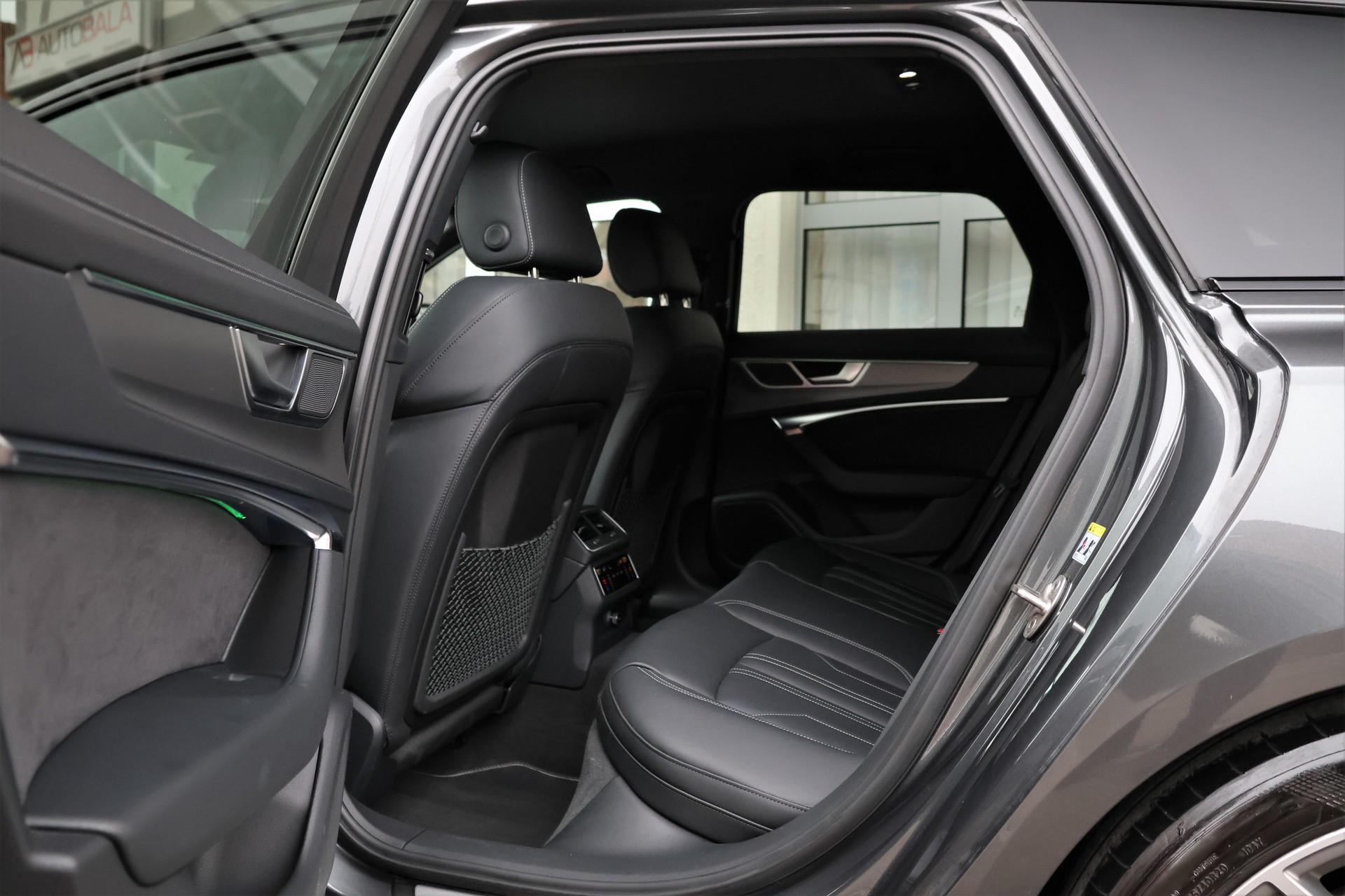 AUDI A6 Avant 55 TFSIe Sport quattro S-tronic-image-12