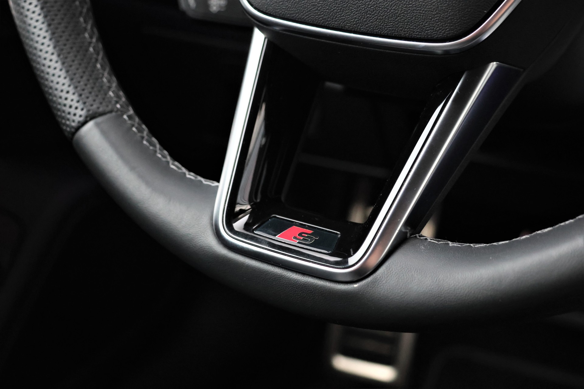 AUDI A6 Avant 55 TFSIe Sport quattro S-tronic-image-18