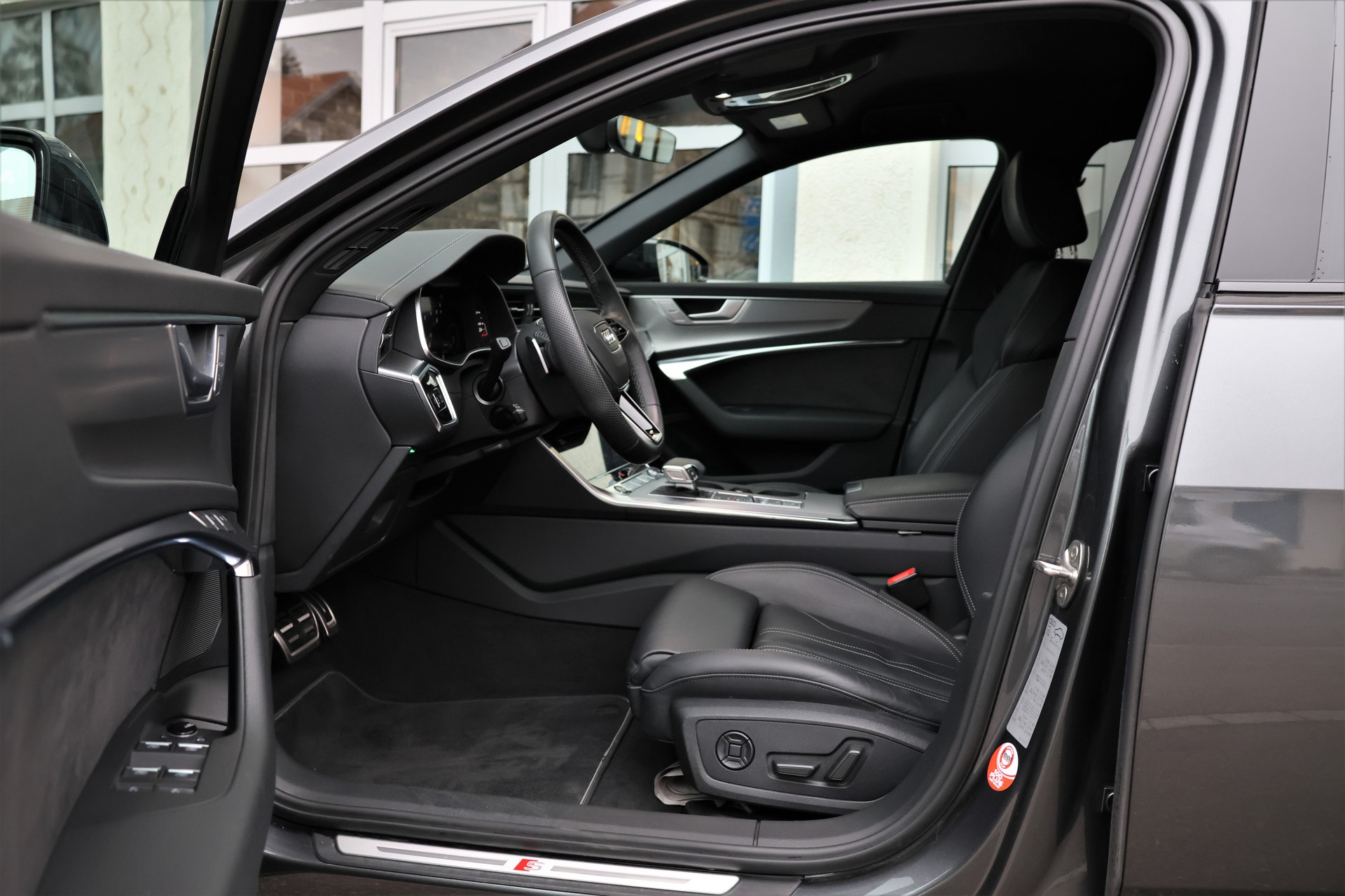 AUDI A6 Avant 55 TFSIe Sport quattro S-tronic-image-9