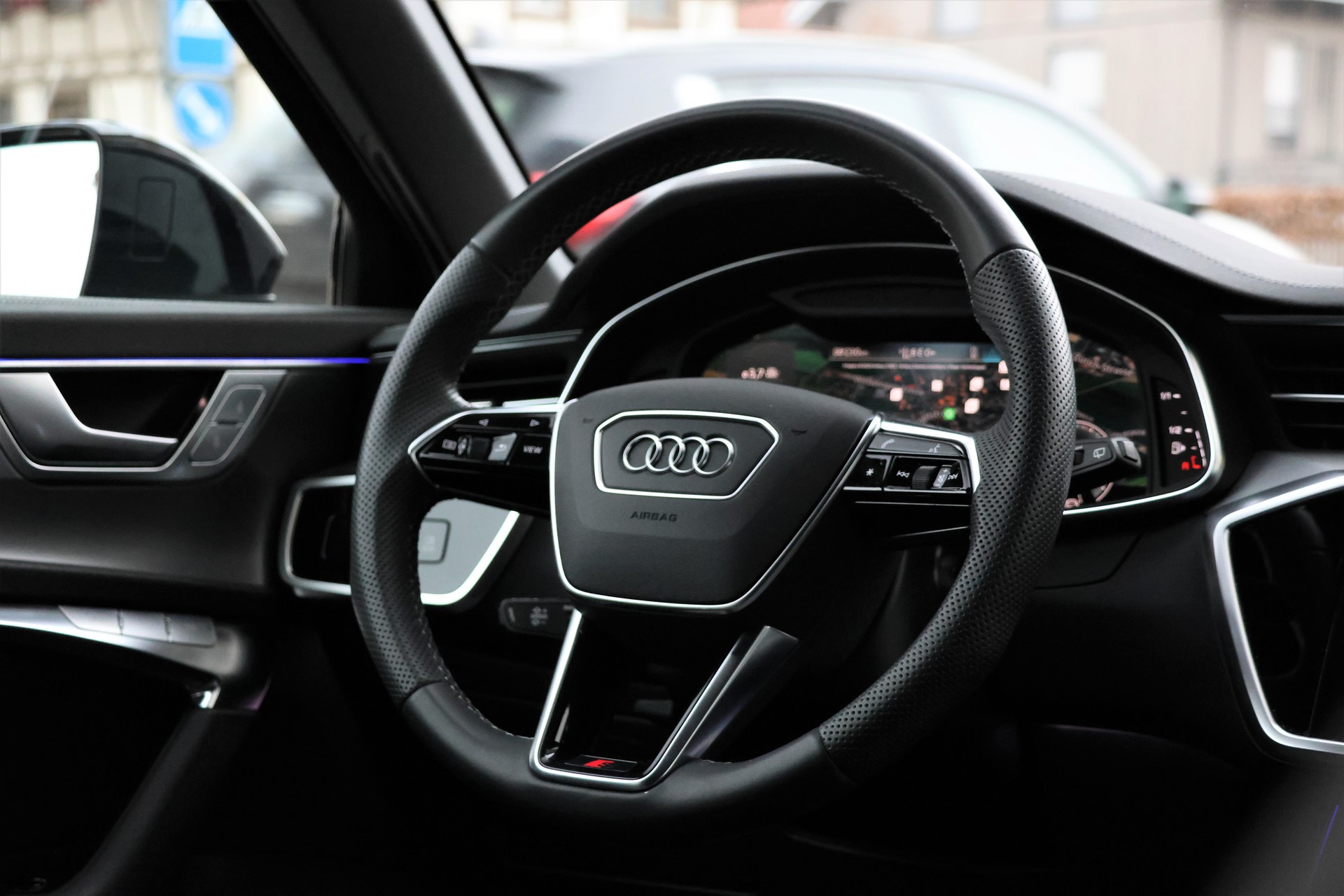 AUDI A6 Avant 55 TFSIe Sport quattro S-tronic-image-15