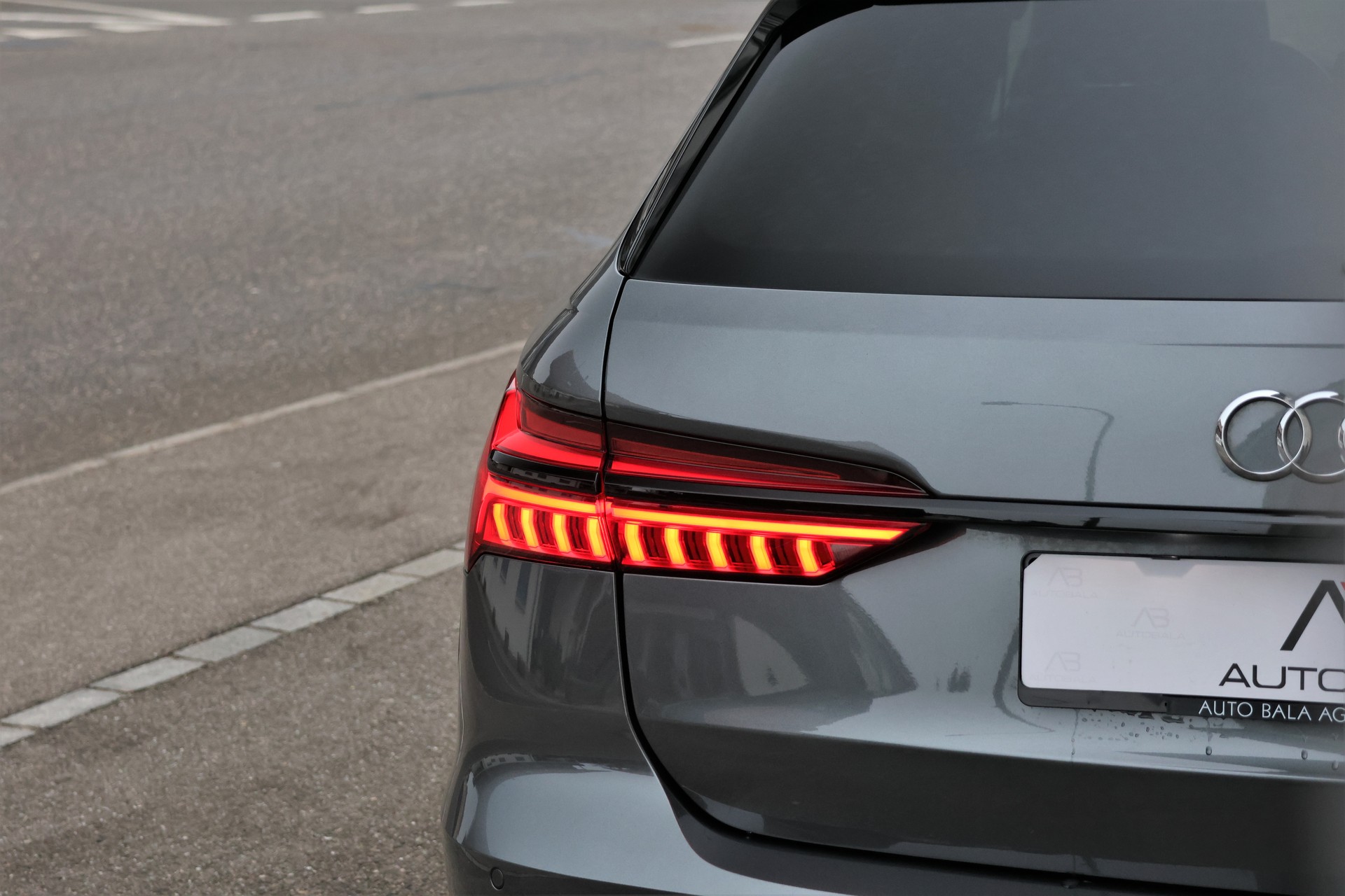 AUDI A6 Avant 55 TFSIe Sport quattro S-tronic-image-5