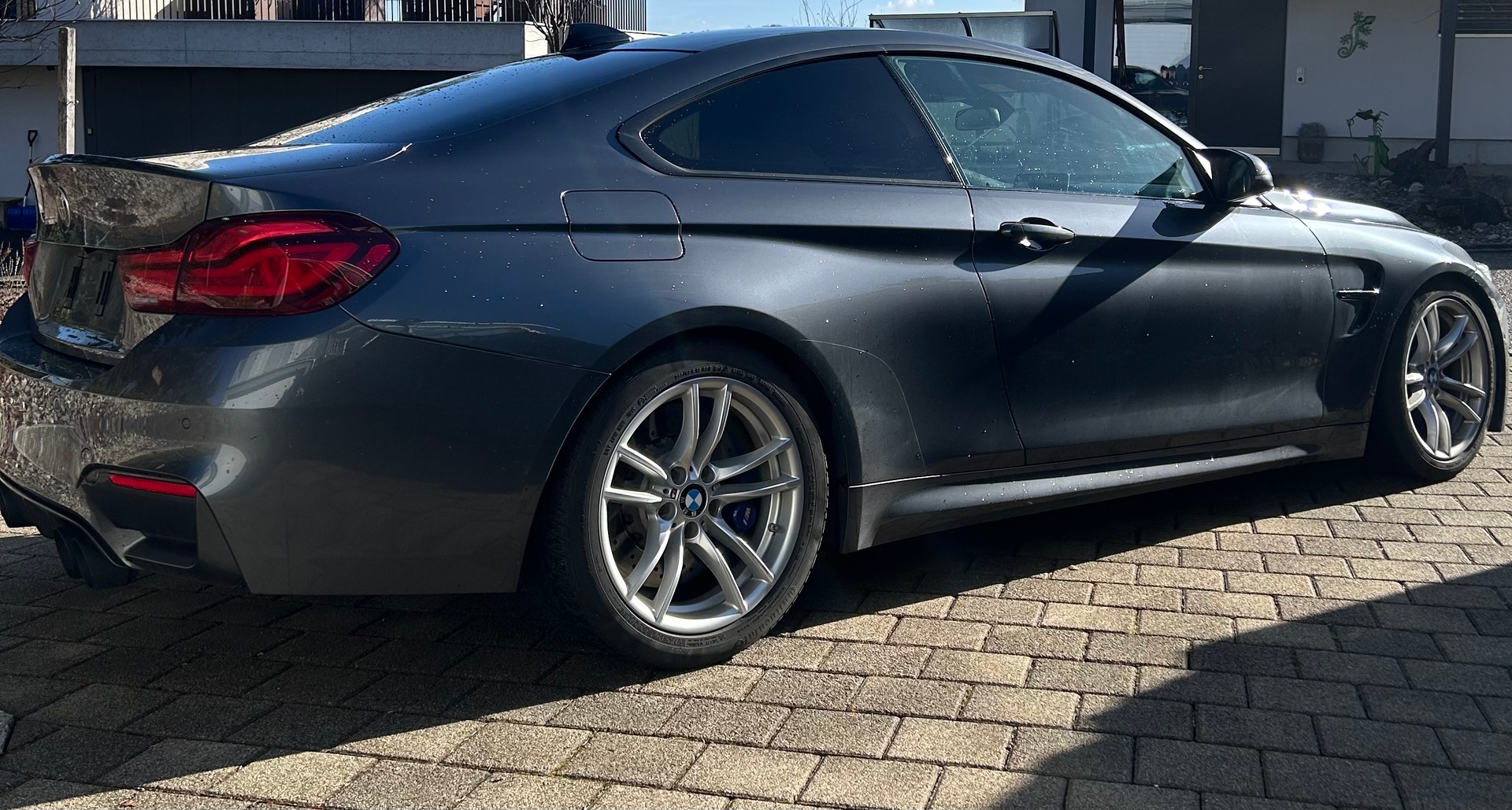 BMW M4-image-2