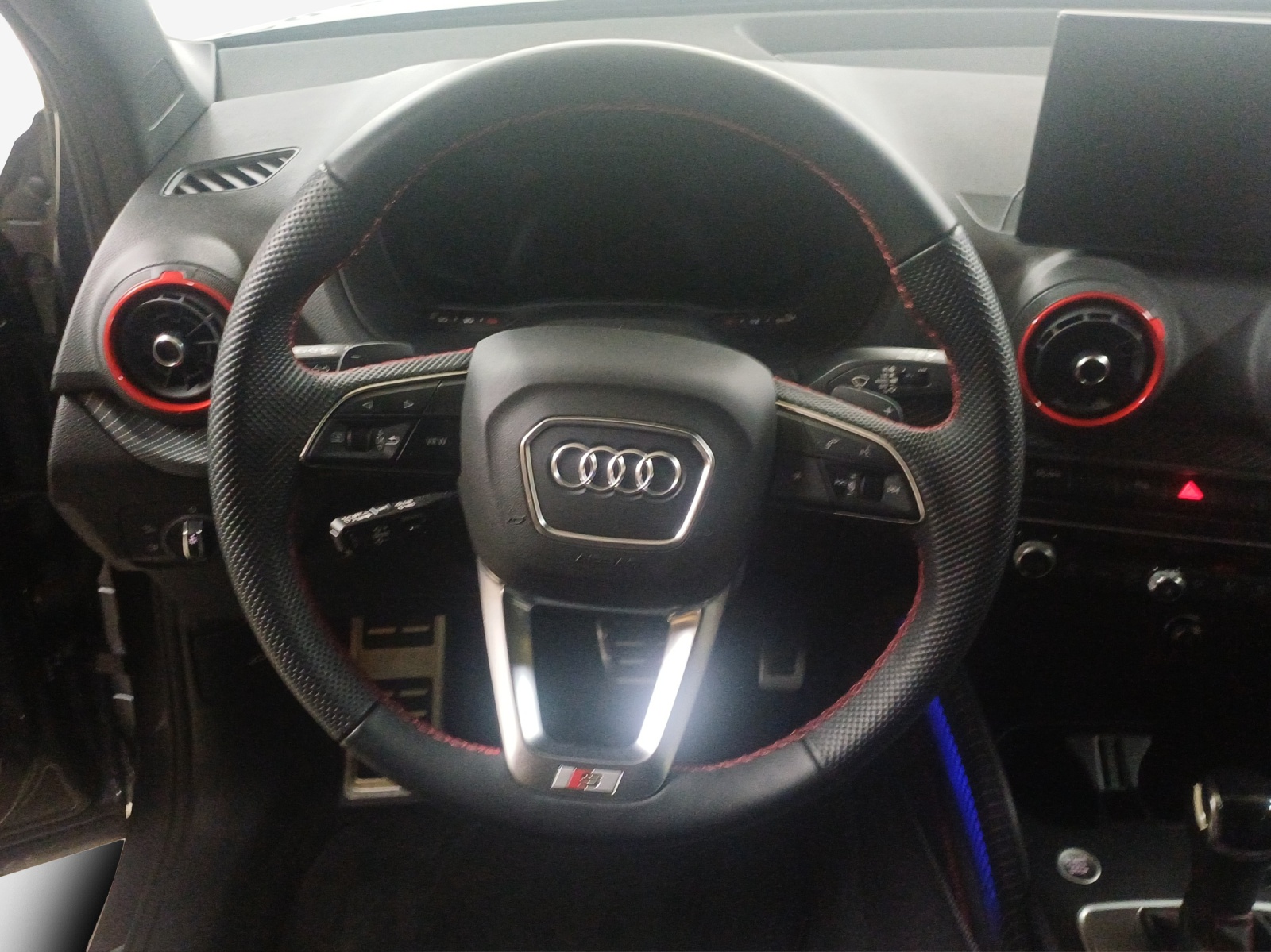 AUDI Q2 35 TFSI S line S-tronic-image-9