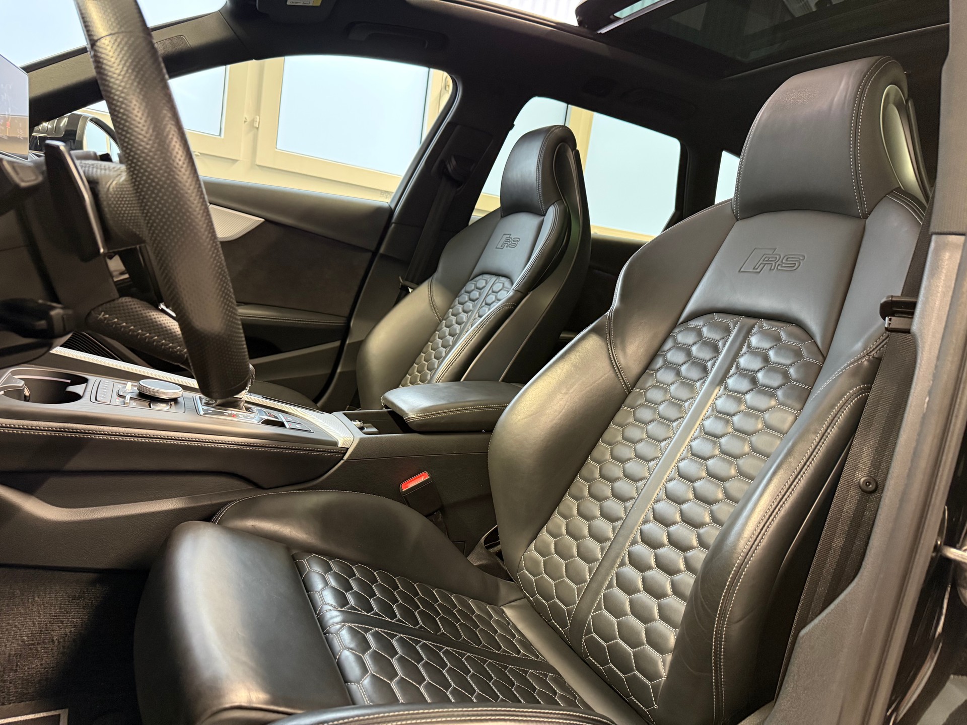 AUDI RS4 Avant 2.9 TFSI quattro tiptronic-image-16