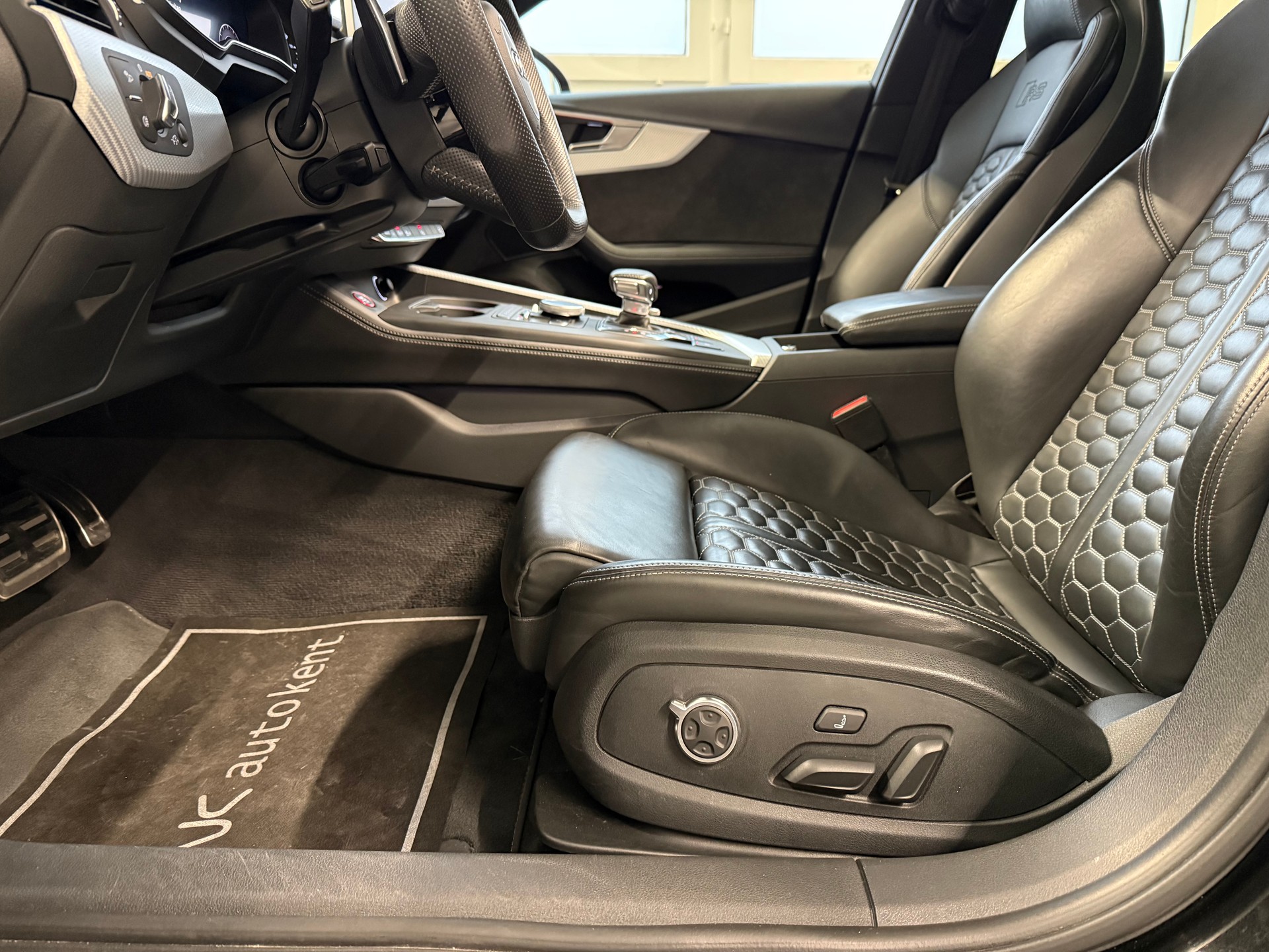 AUDI RS4 Avant 2.9 TFSI quattro tiptronic-image-15