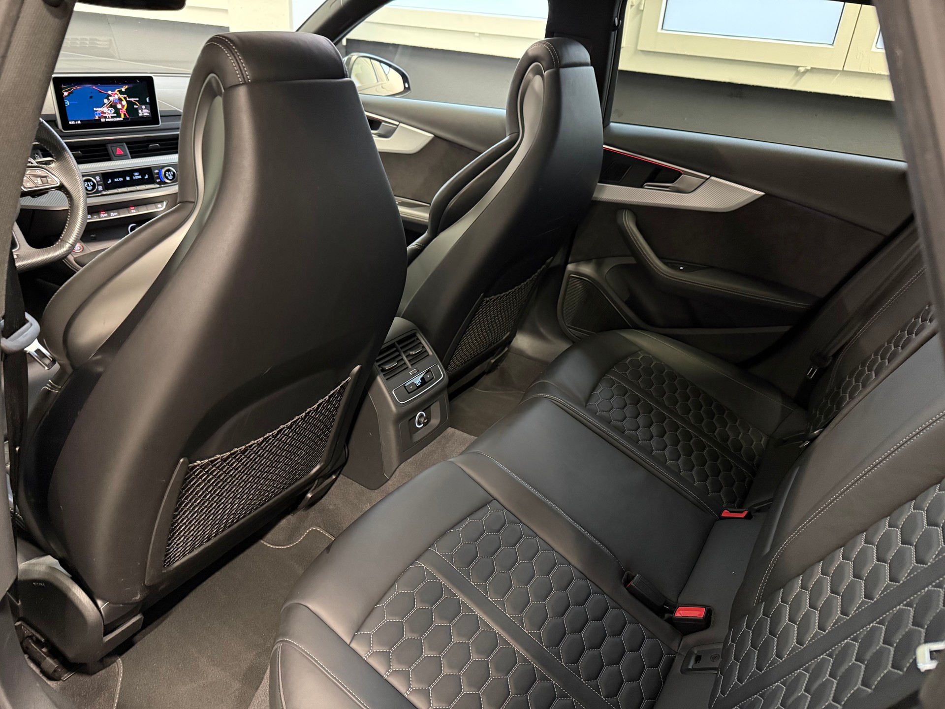 AUDI RS4 Avant 2.9 TFSI quattro tiptronic-image-18