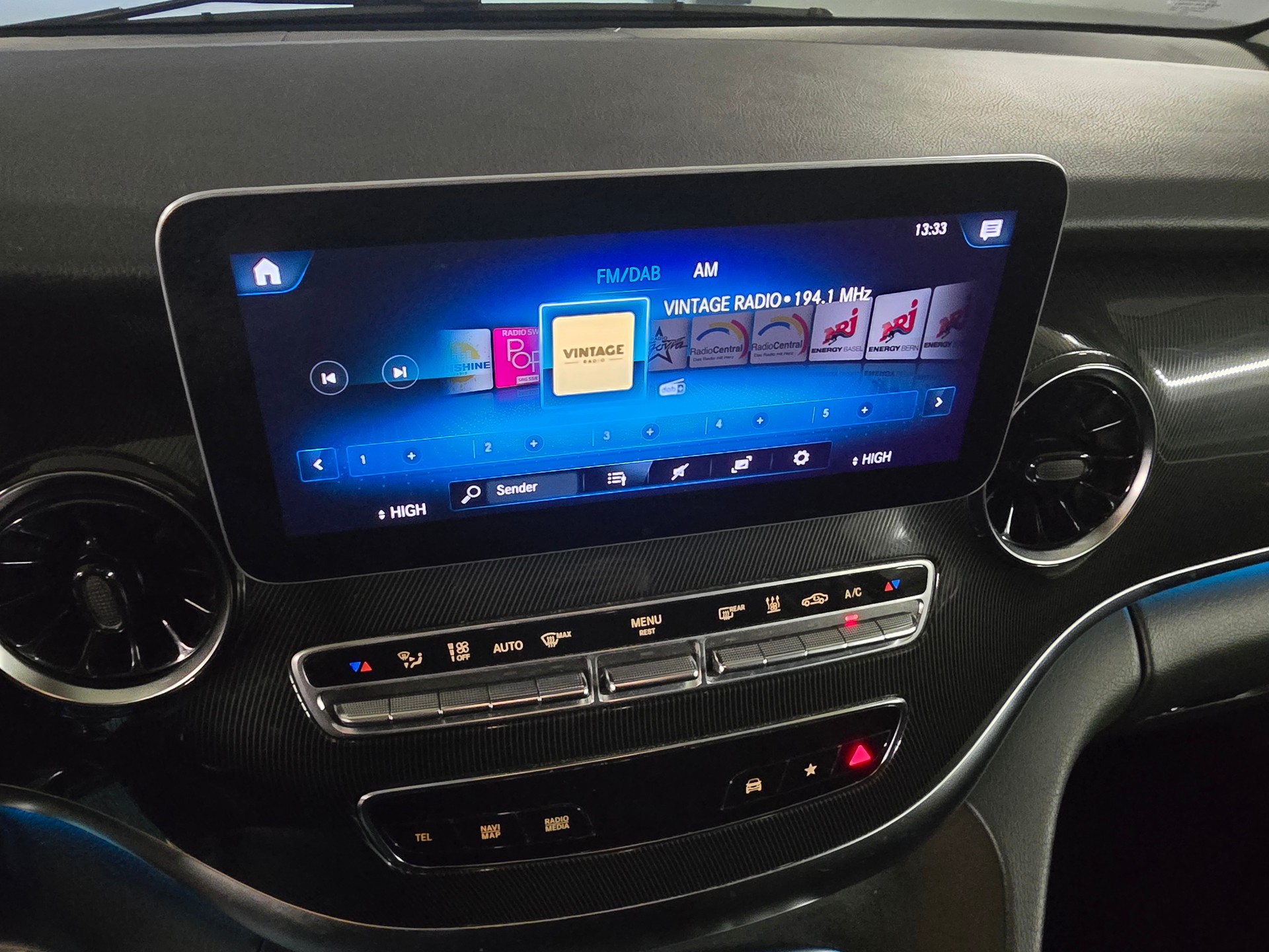 MERCEDES-BENZ V 220 d Trend lang 9G-Tronic 4MATIC-image-17