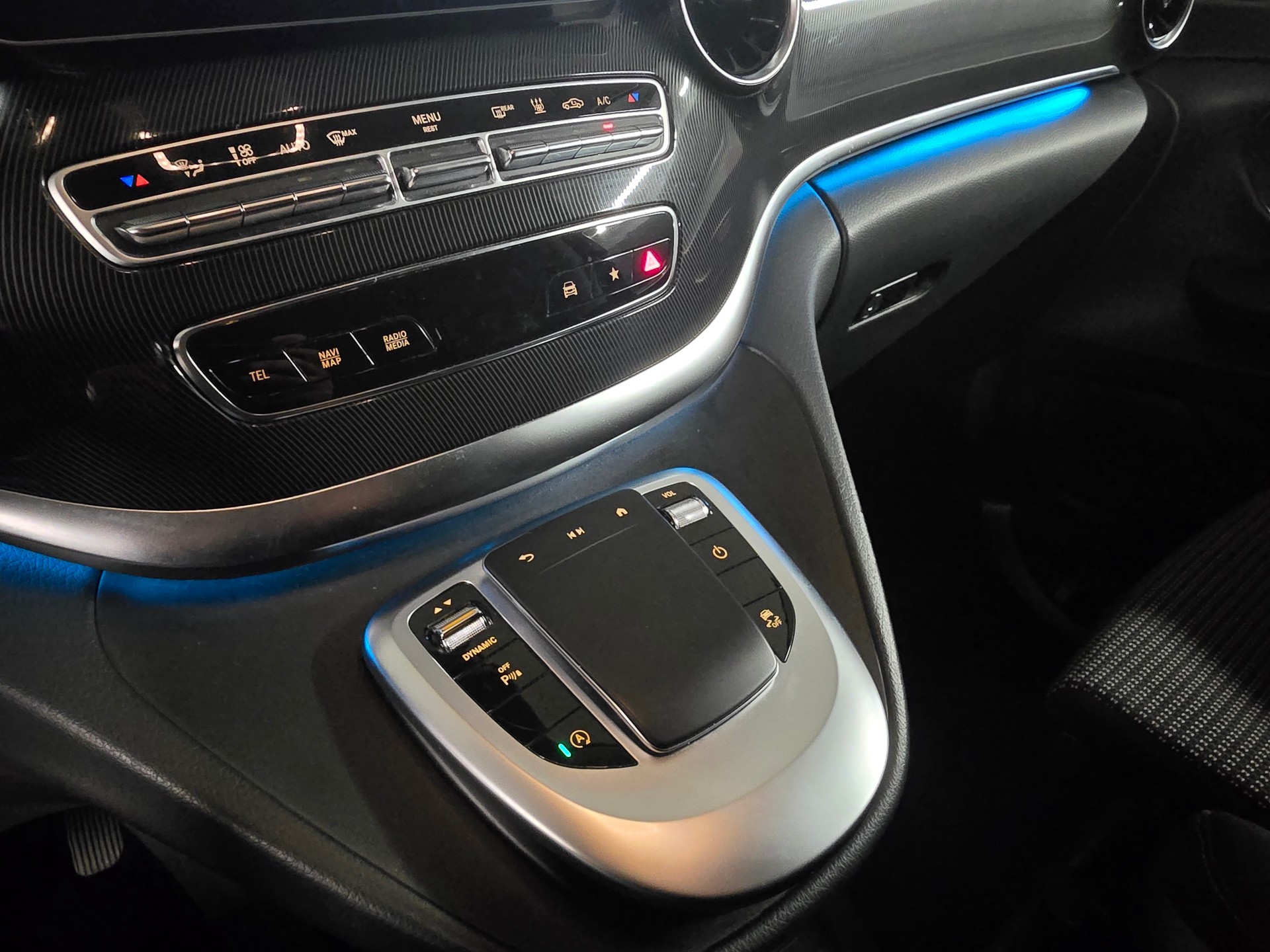 MERCEDES-BENZ V 220 d Trend lang 9G-Tronic 4MATIC-image-18