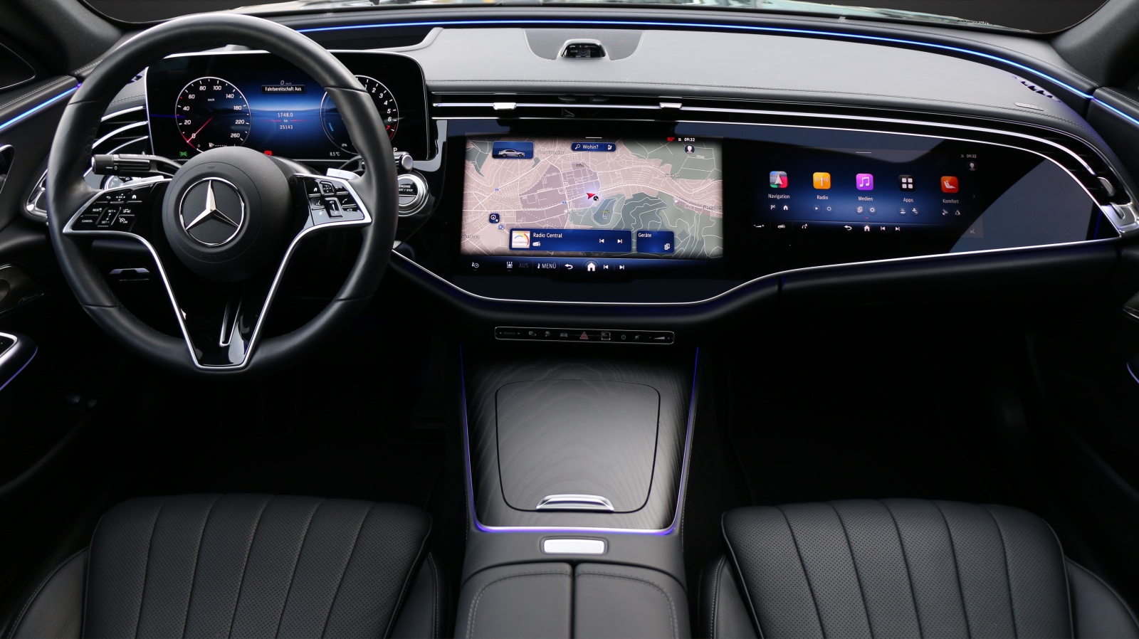 MERCEDES-BENZ E 300 e 4Matic 9G-Tronic-image-4