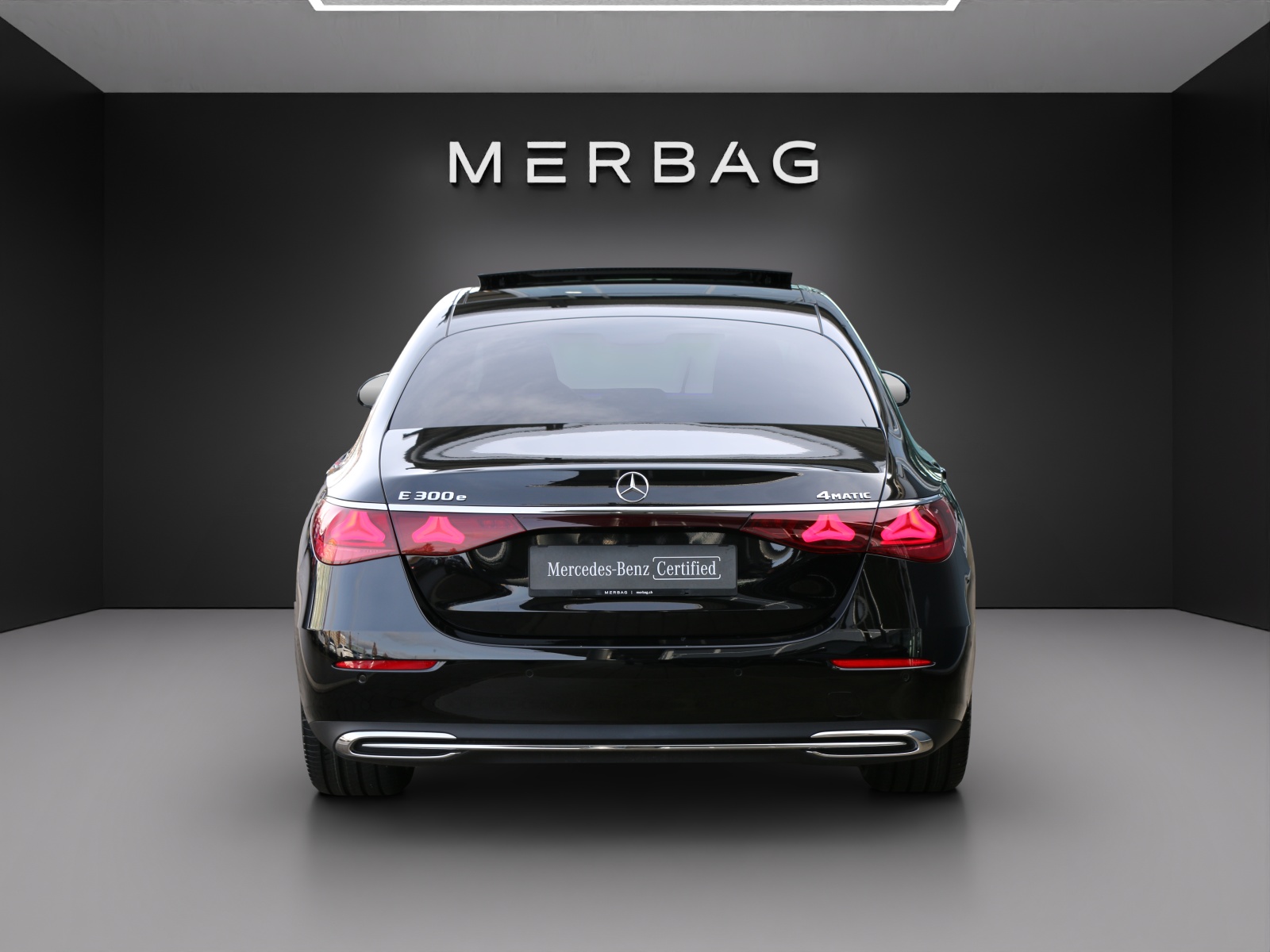MERCEDES-BENZ E 300 e 4Matic 9G-Tronic-image-3