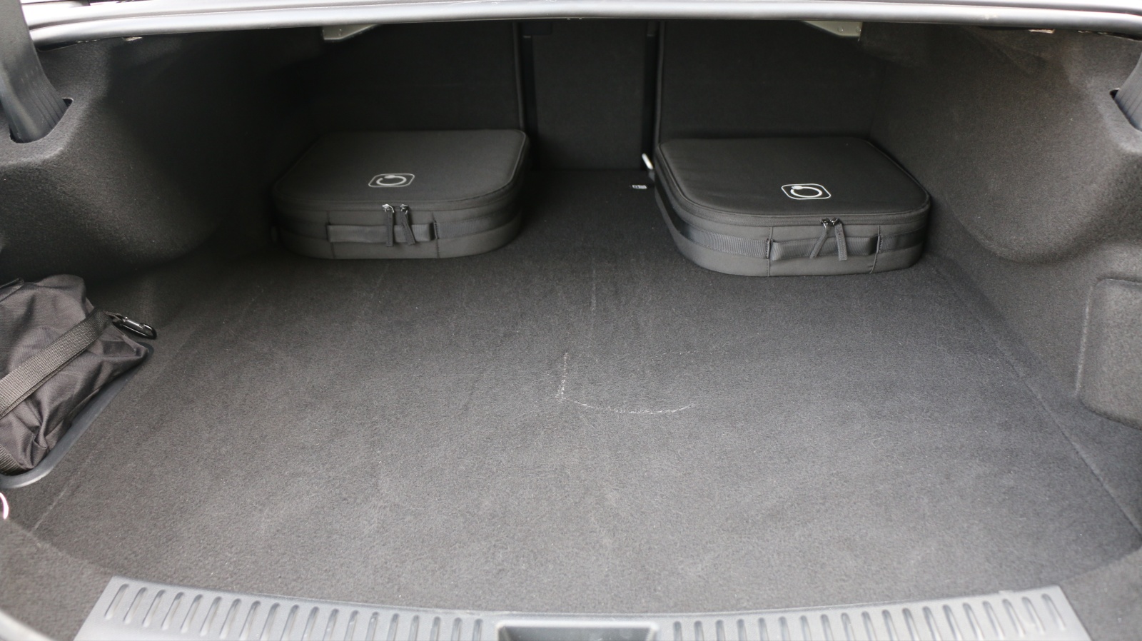MERCEDES-BENZ E 300 e 4Matic 9G-Tronic-image-12