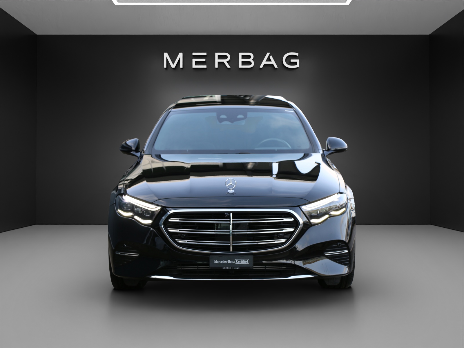 MERCEDES-BENZ E 300 e 4Matic 9G-Tronic-image-13