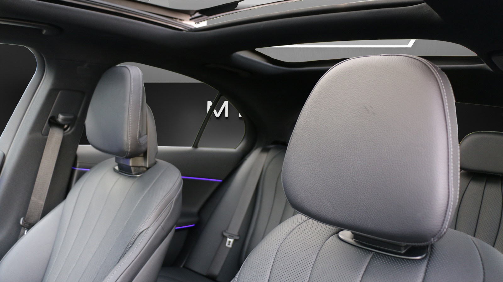 MERCEDES-BENZ E 300 e 4Matic 9G-Tronic-image-9