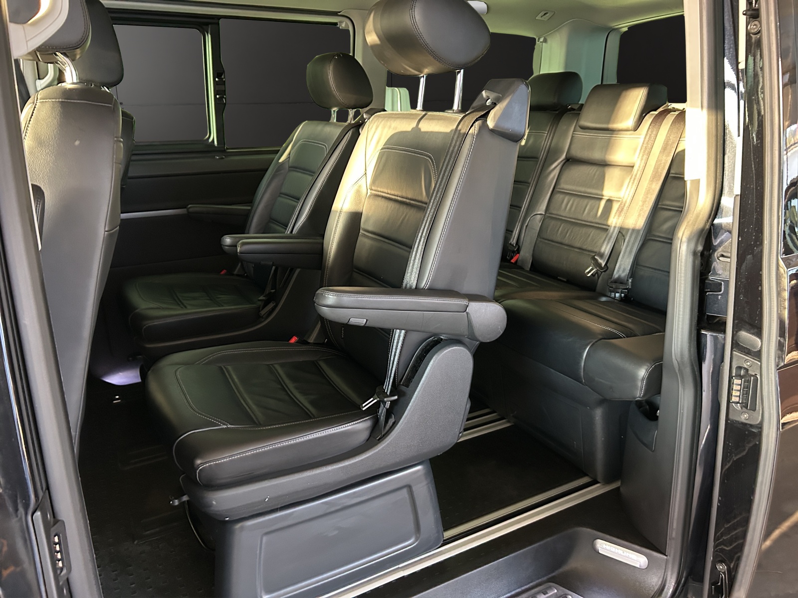 VW T6.1 Multivan 2.0 Bi-TDI Highline Liberty 4Mot. DSG-image-11
