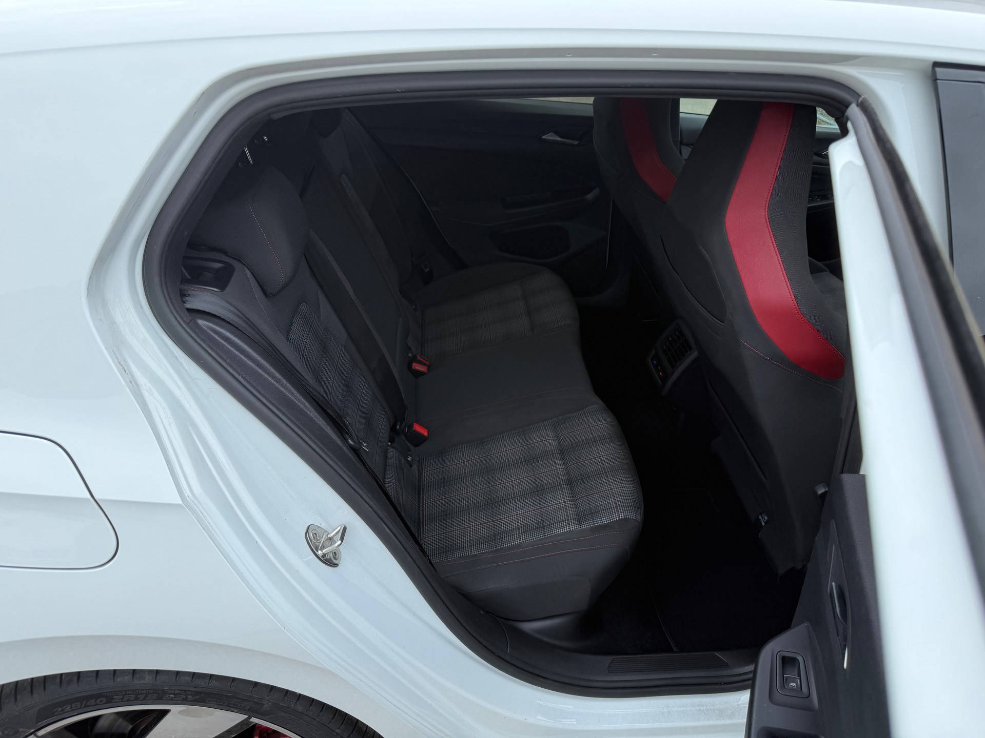 VW Golf 2.0 TSI GTI DSG-image-8