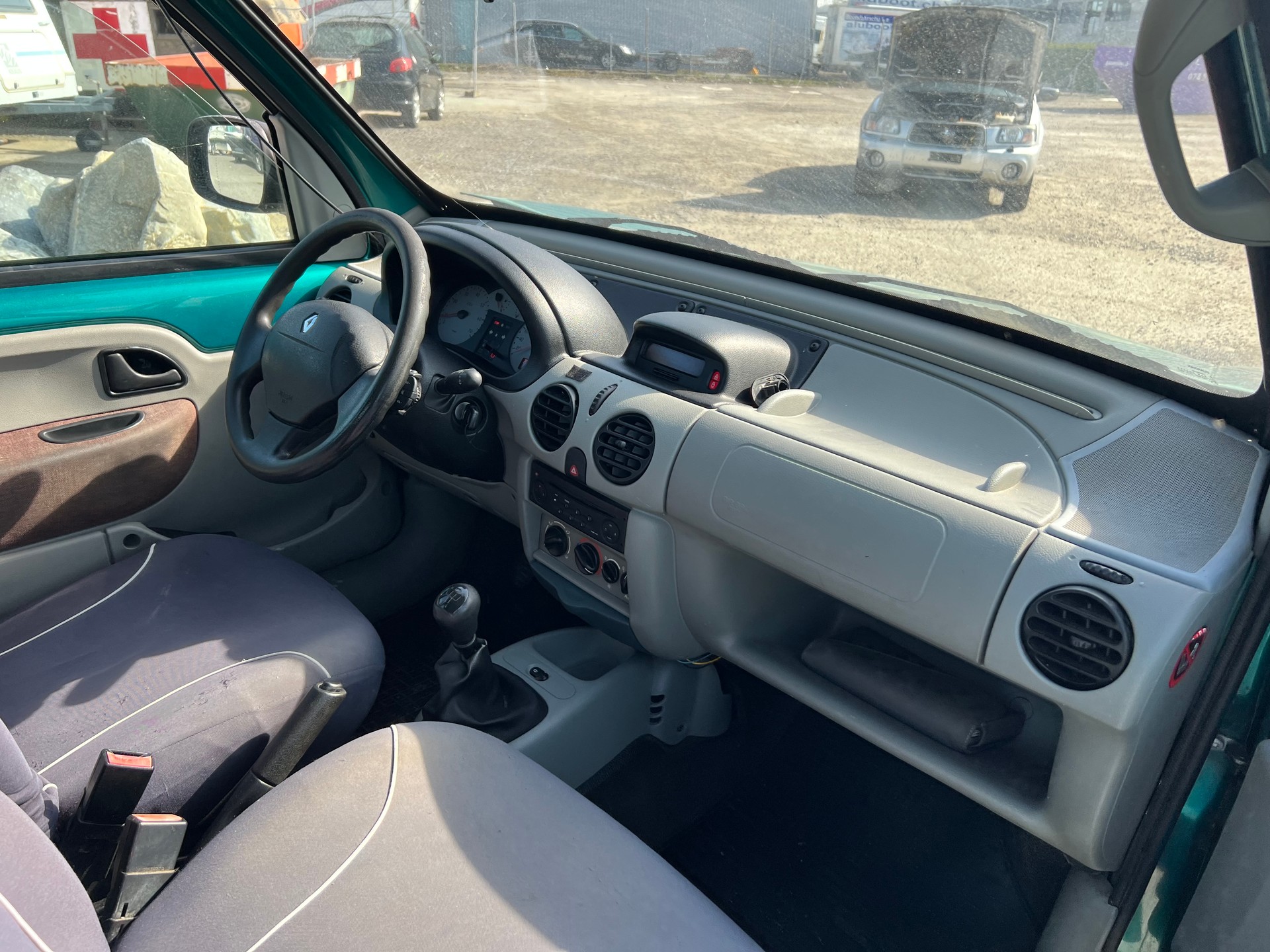 RENAULT Kangoo 1.6 16V Authentique 4X4-image-10