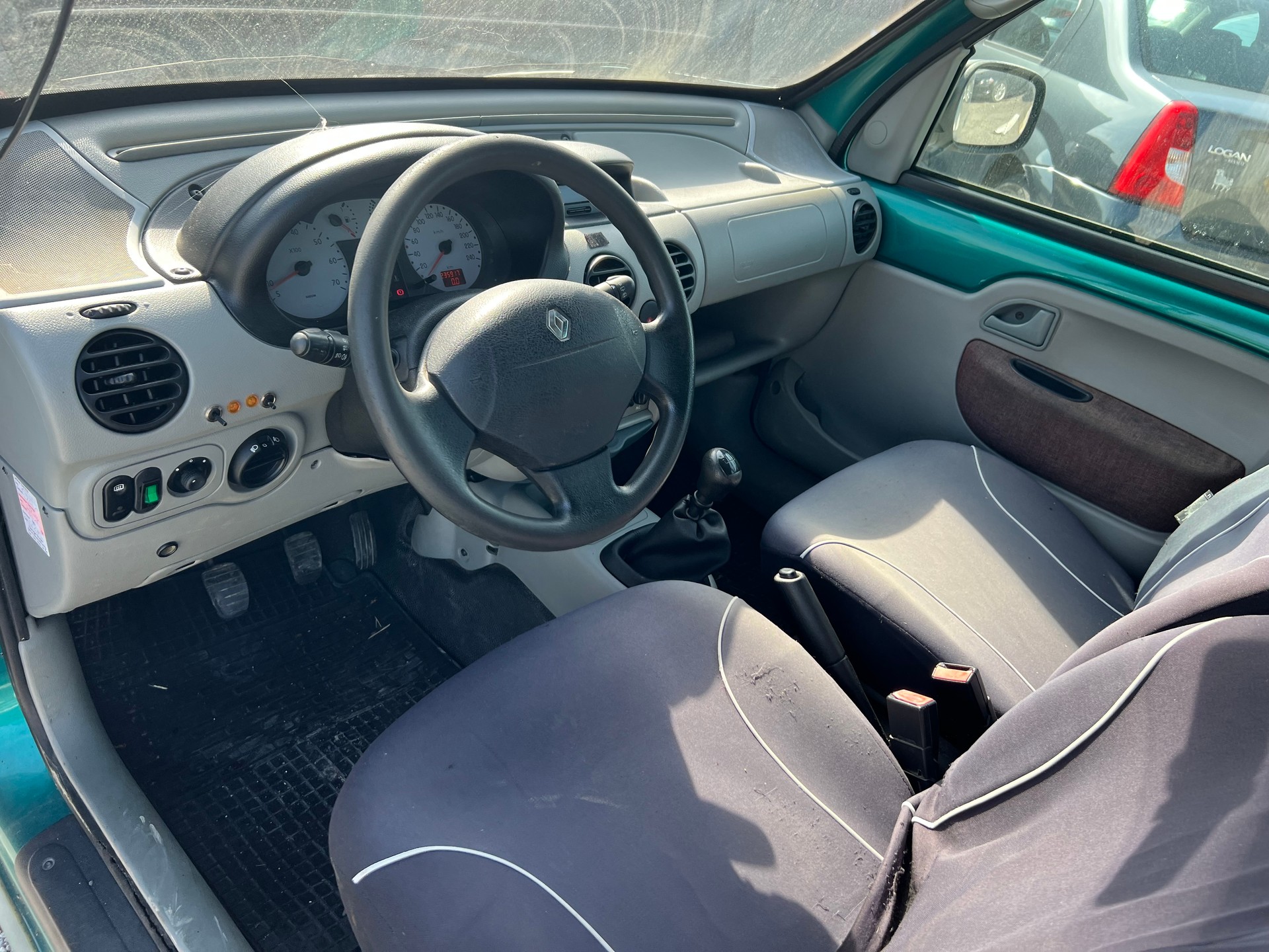 RENAULT Kangoo 1.6 16V Authentique 4X4-image-8