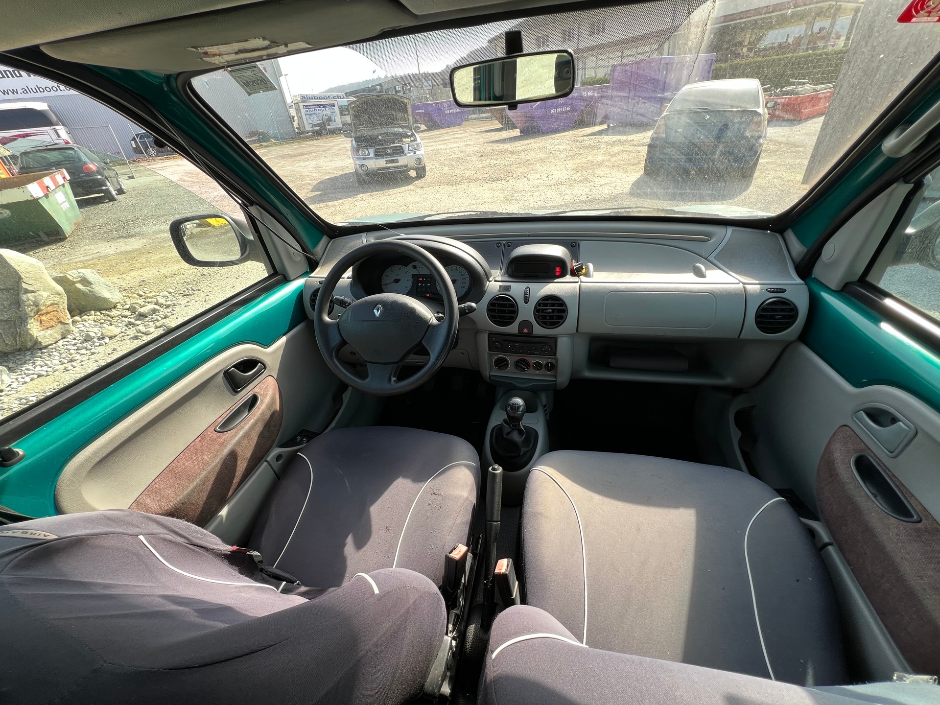RENAULT Kangoo 1.6 16V Authentique 4X4-image-9