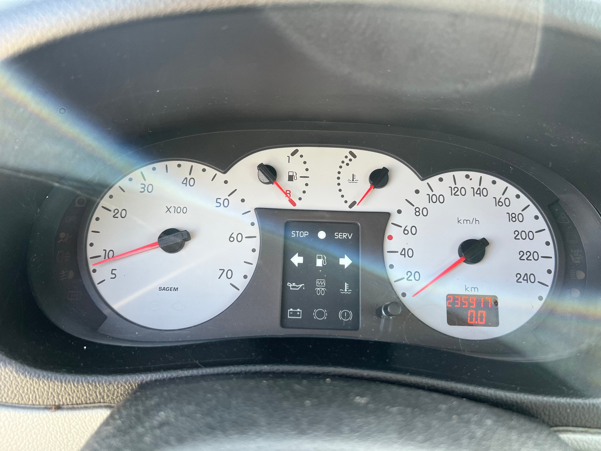 RENAULT Kangoo 1.6 16V Authentique 4X4-image-11