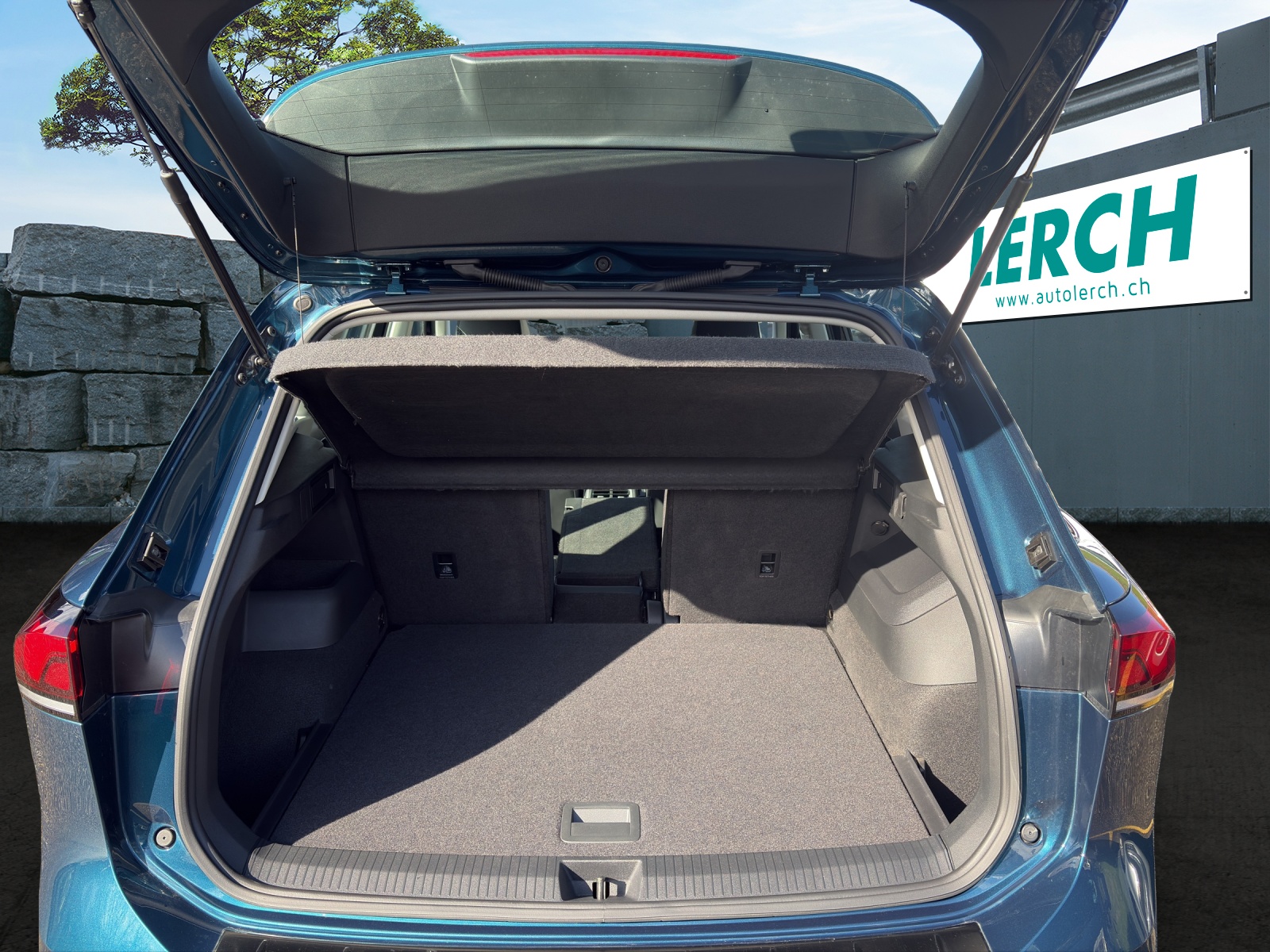 VW Tiguan 2.0 TDI SCR Life 4Motion DSG-image-5