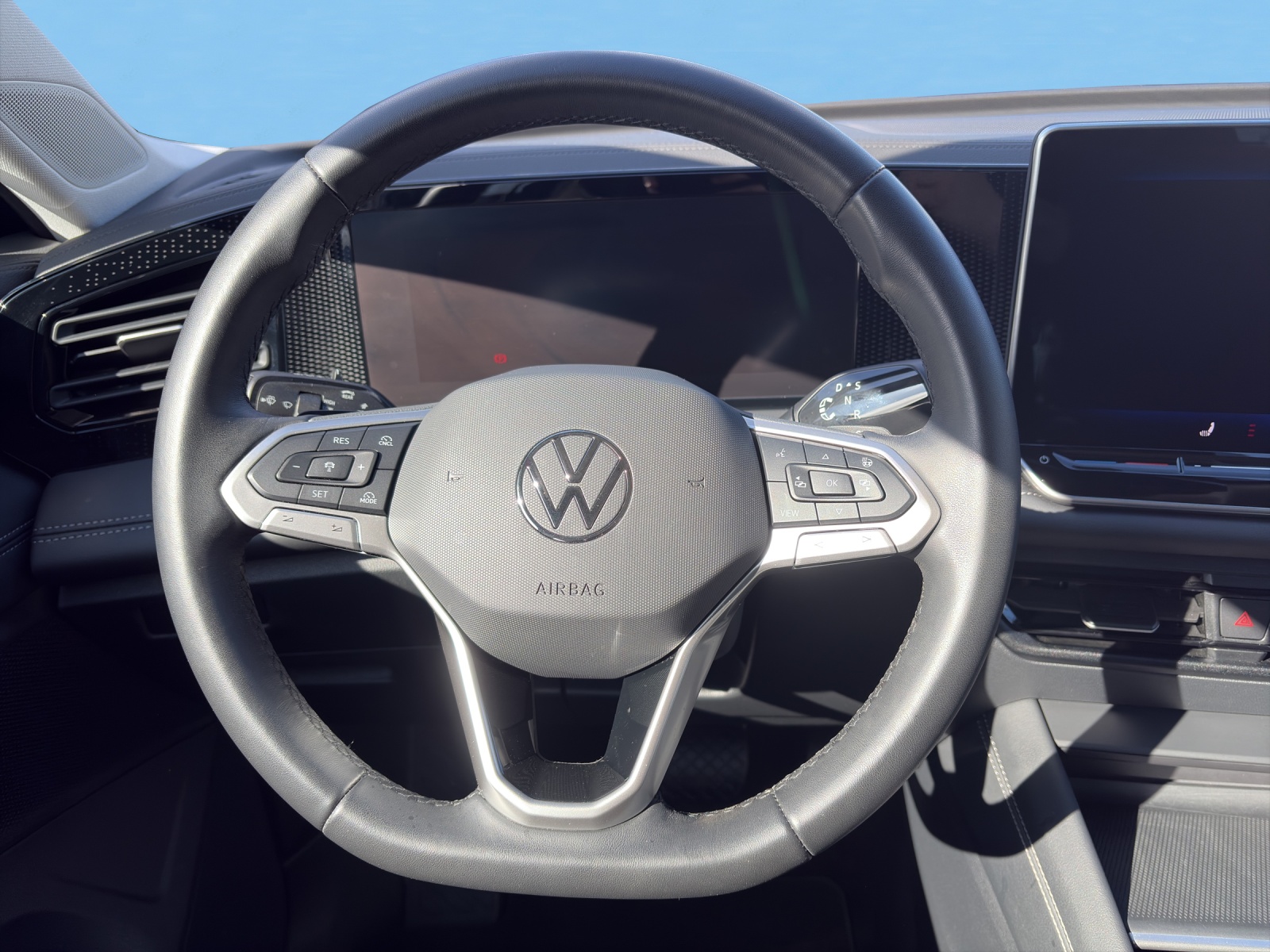 VW Tiguan 2.0 TDI SCR Life 4Motion DSG-image-10