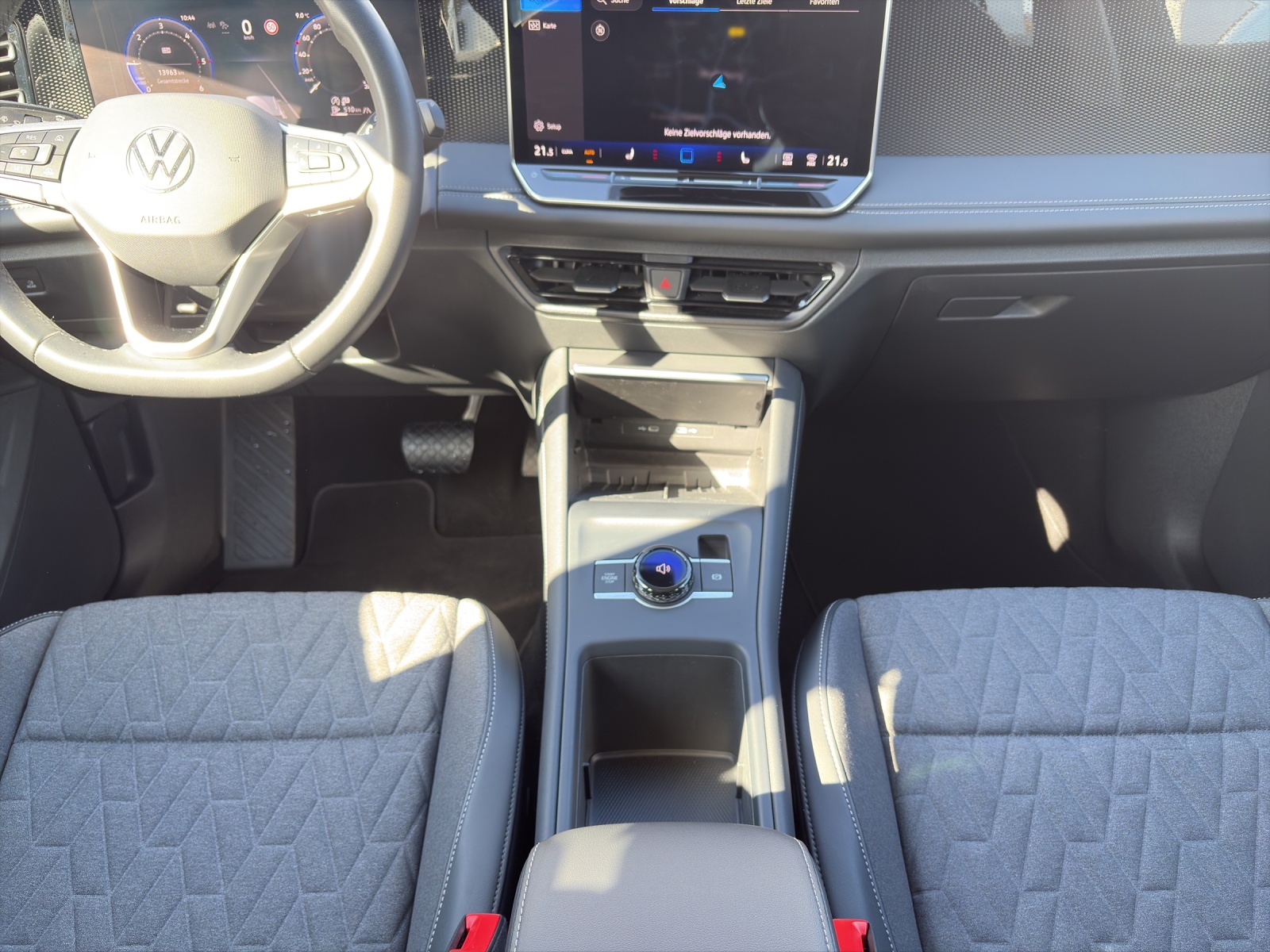 VW Tiguan 2.0 TDI SCR Life 4Motion DSG-image-14