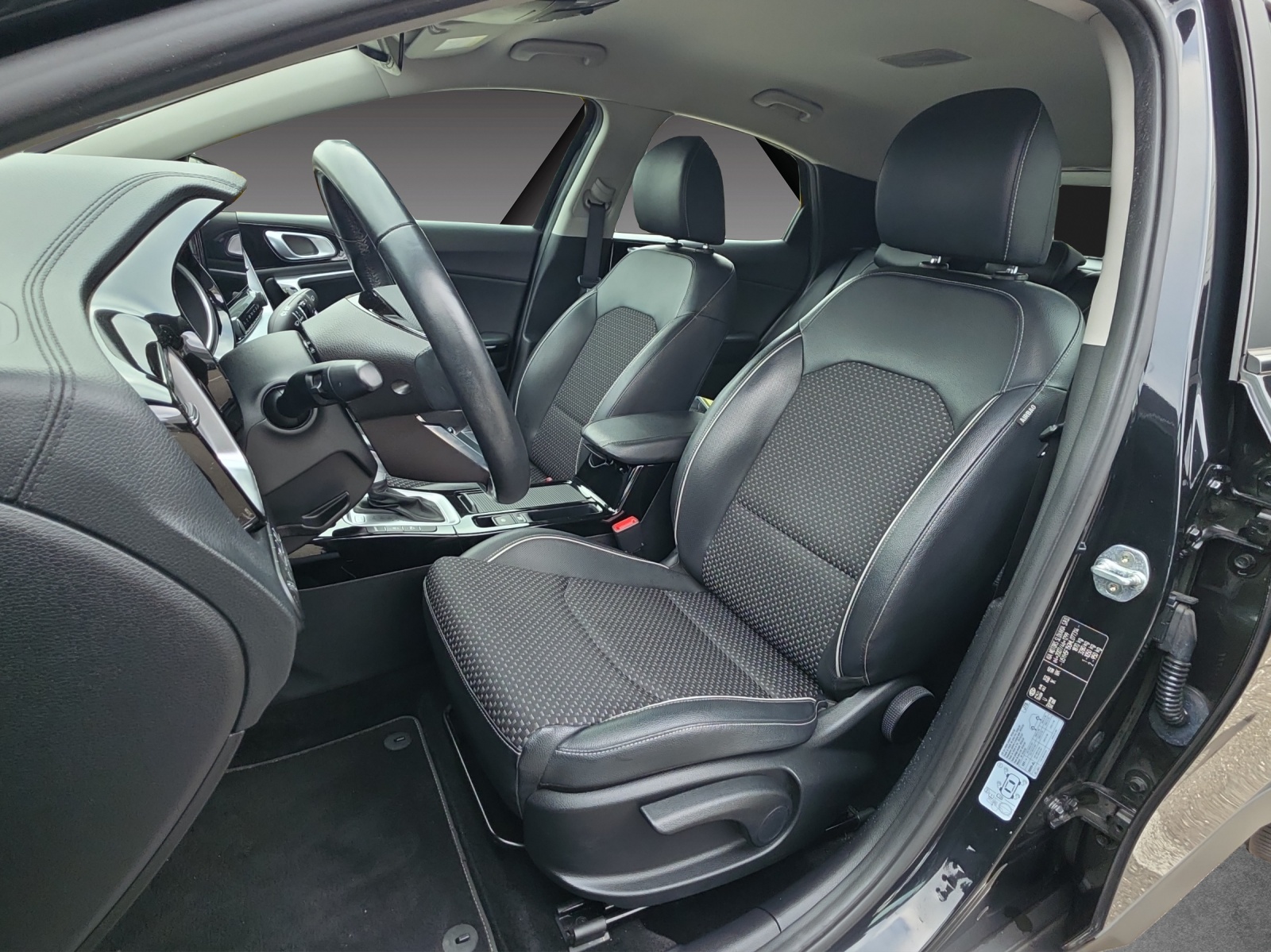 KIA XCeed 1.5 T-GDi Power DCT-image-14