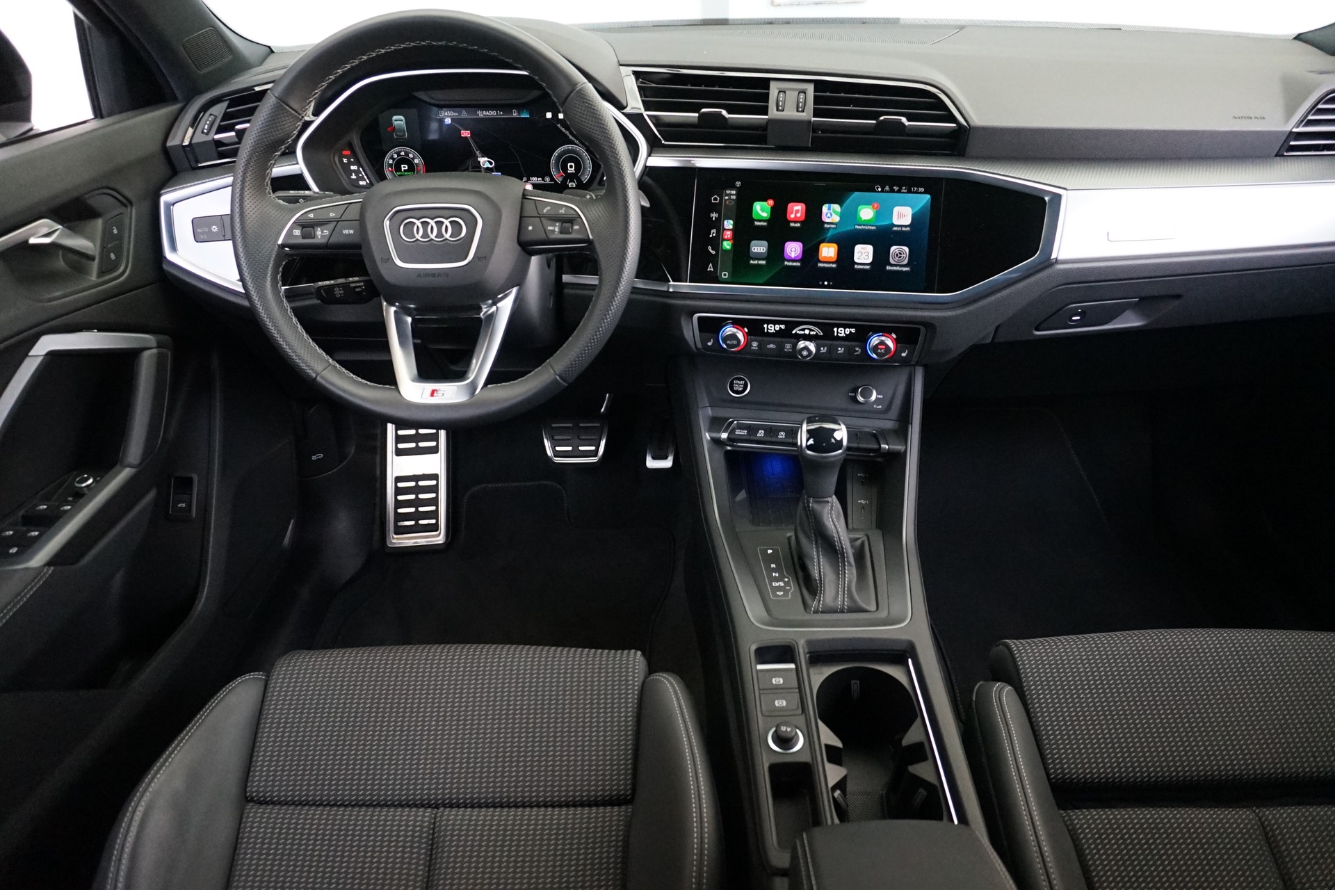AUDI Q3 SB 35 TFSI Attraction 150PS DSG-Automat-image-16