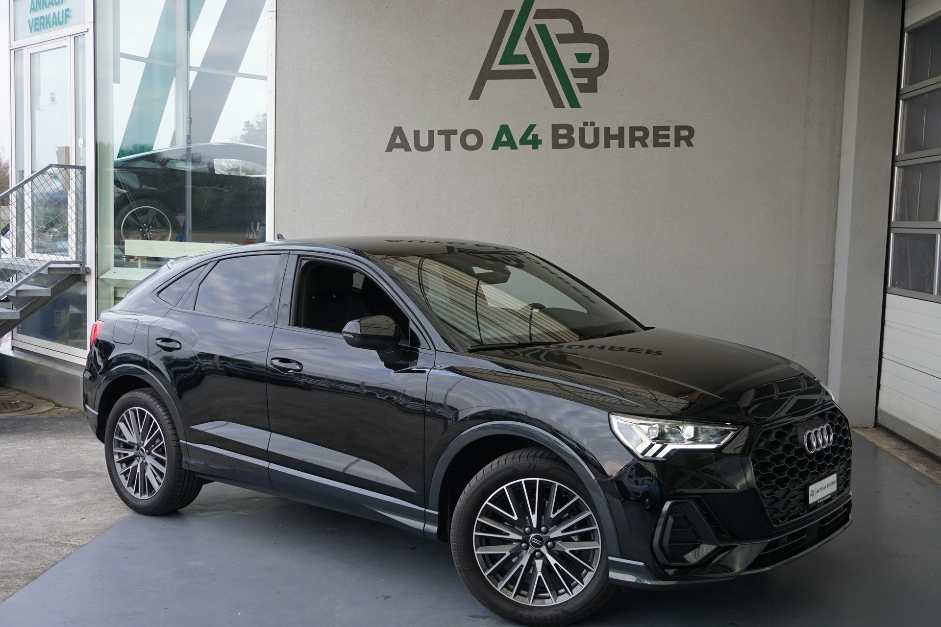 AUDI Q3 SB 35 TFSI Attraction 150PS DSG-Automat-showroom-element-1