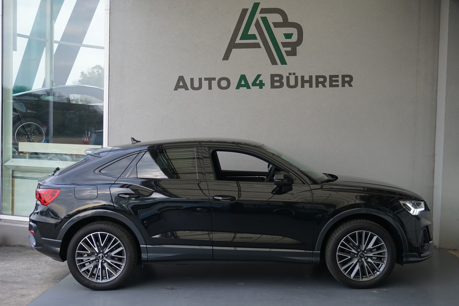AUDI Q3 SB 35 TFSI Attraction 150PS DSG-Automat-image-4