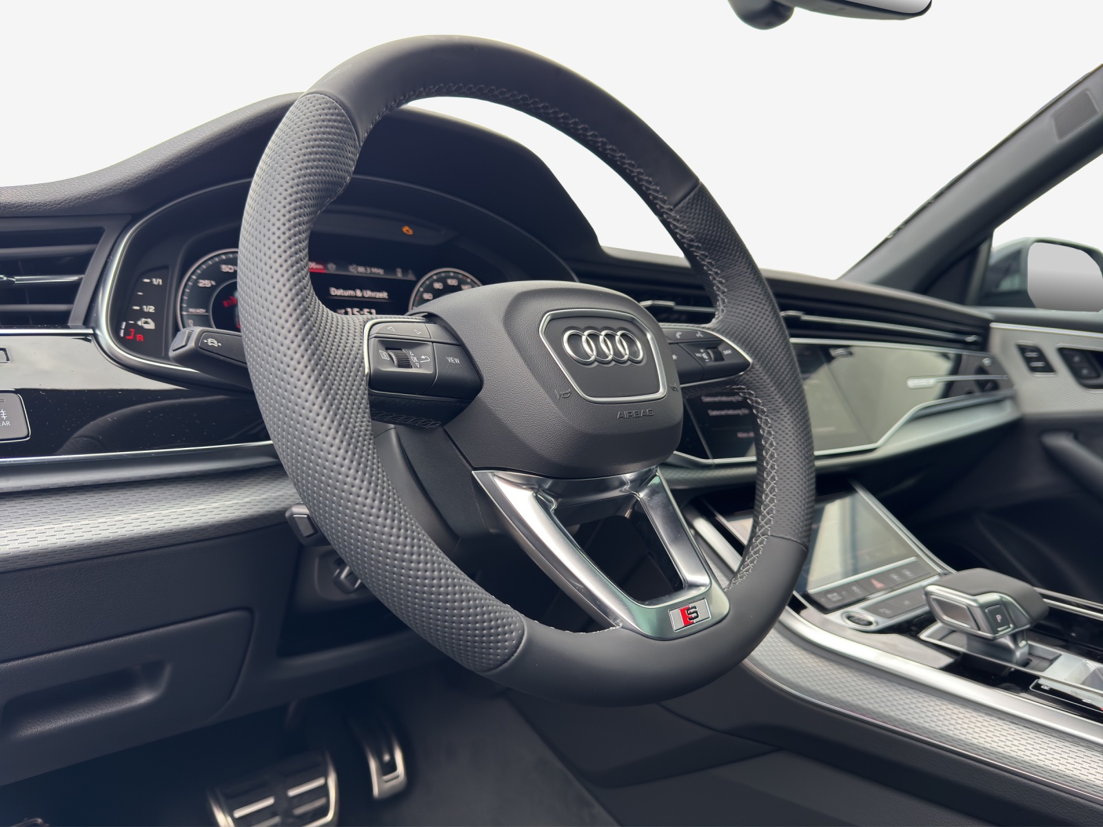 AUDI Q8 SUV TFSI e quattro 290 kW Attraction tiptronic-image-9