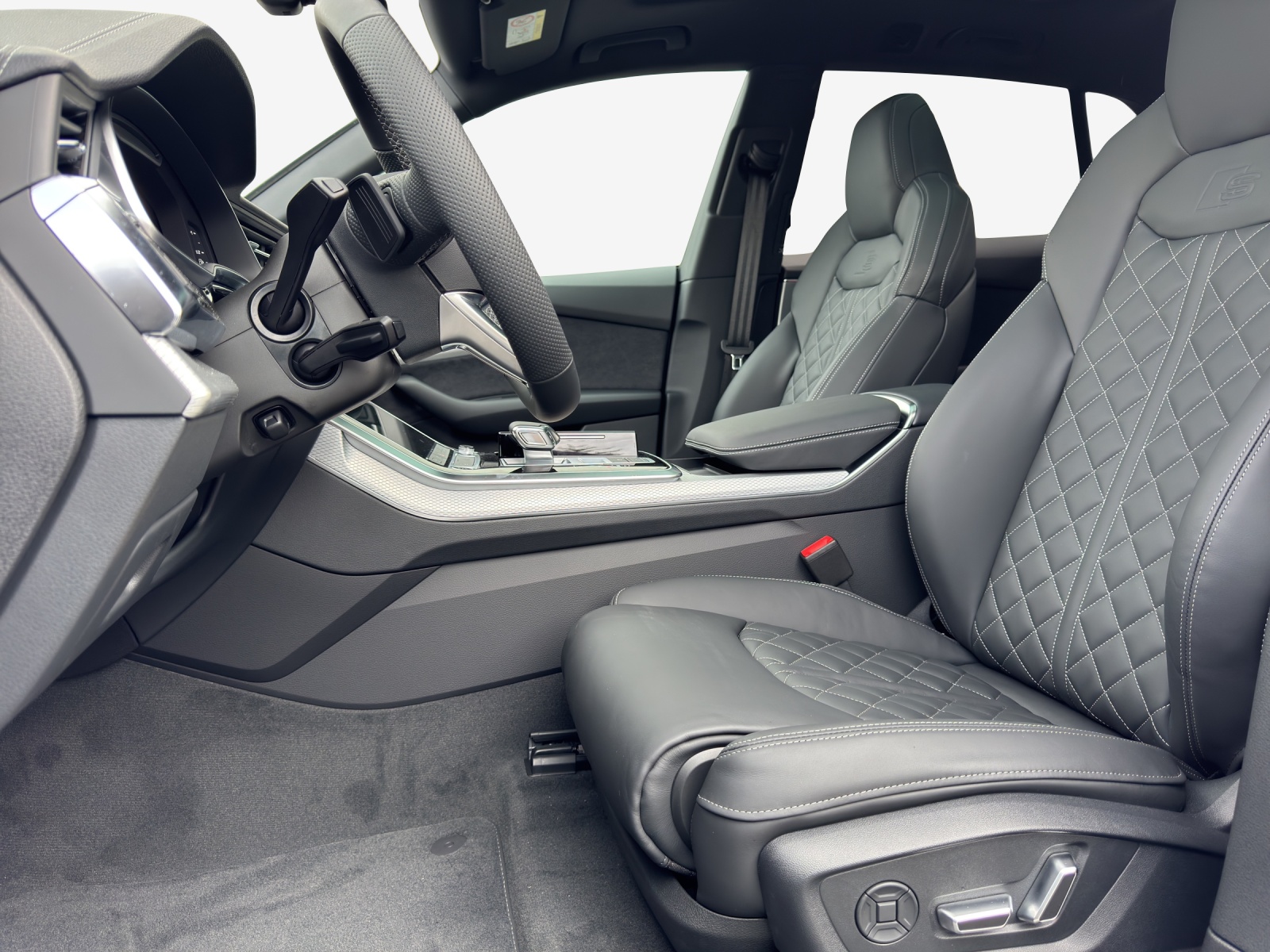 AUDI Q8 SUV TFSI e quattro 290 kW Attraction tiptronic-image-7