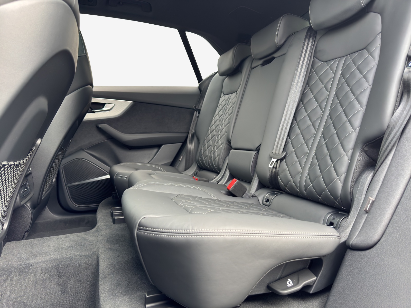 AUDI Q8 SUV TFSI e quattro 290 kW Attraction tiptronic-image-11