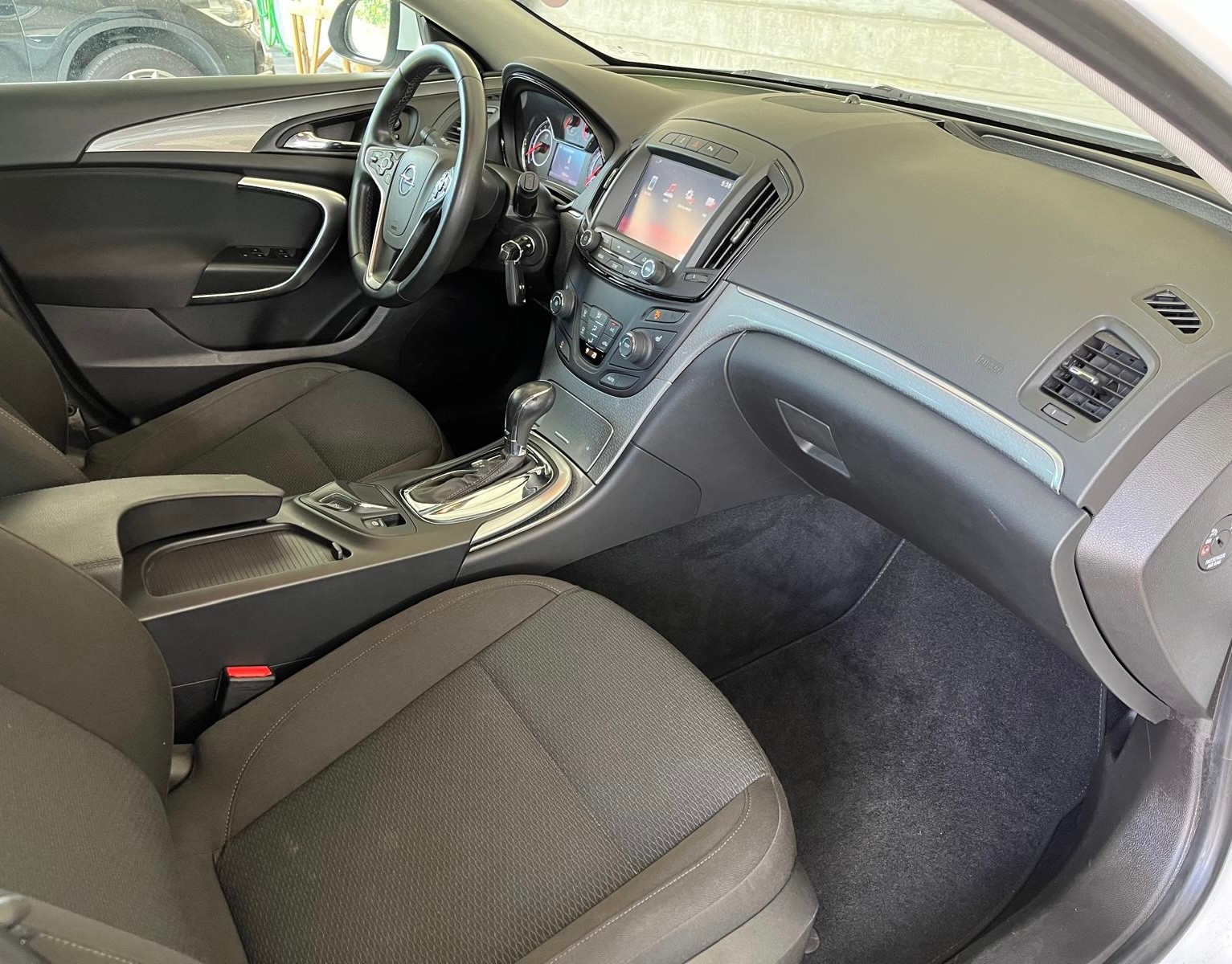 OPEL Insignia Sports Tourer 1.6 Turbo Cosmo Automatic-image-9