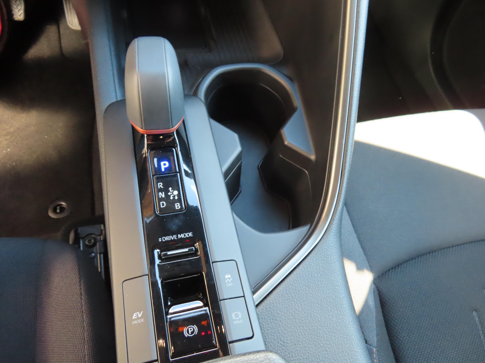 TOYOTA C-HR 2.0 HEV Trend 4x4-image-8