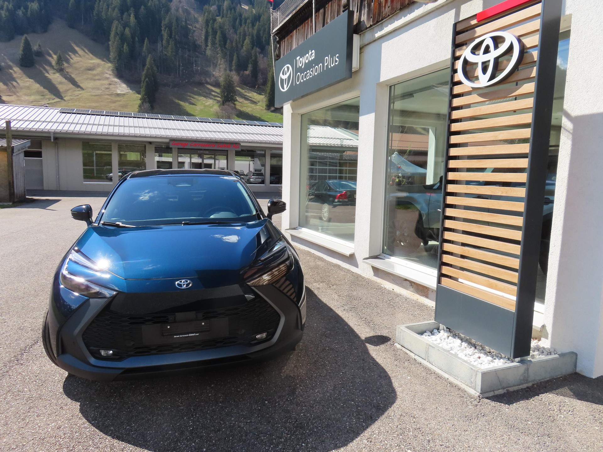 TOYOTA C-HR 2.0 HEV Trend 4x4-showroom-element-1
