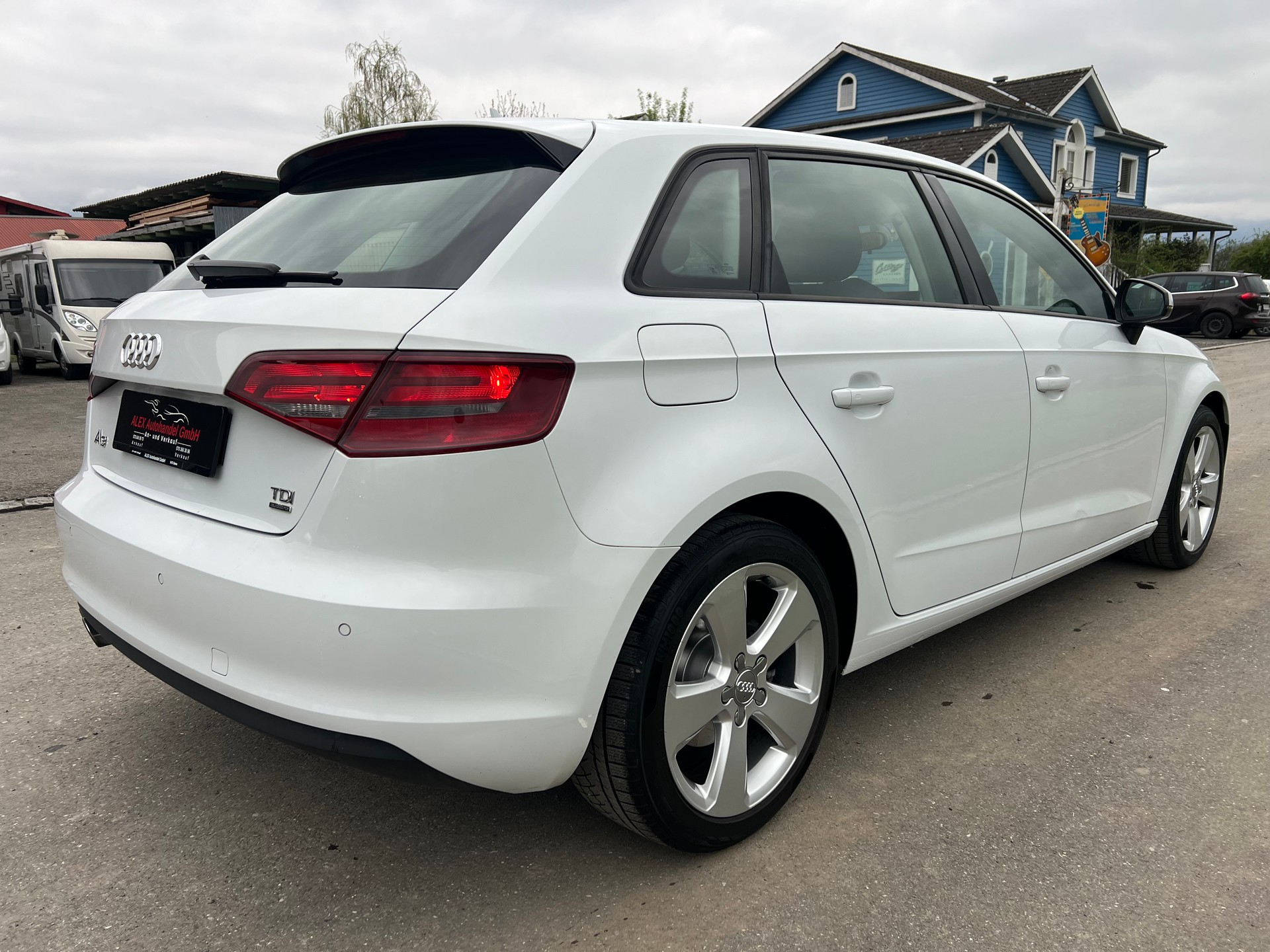 AUDI A3 Sportback 2.0 TDI Ambition quattro-image-6
