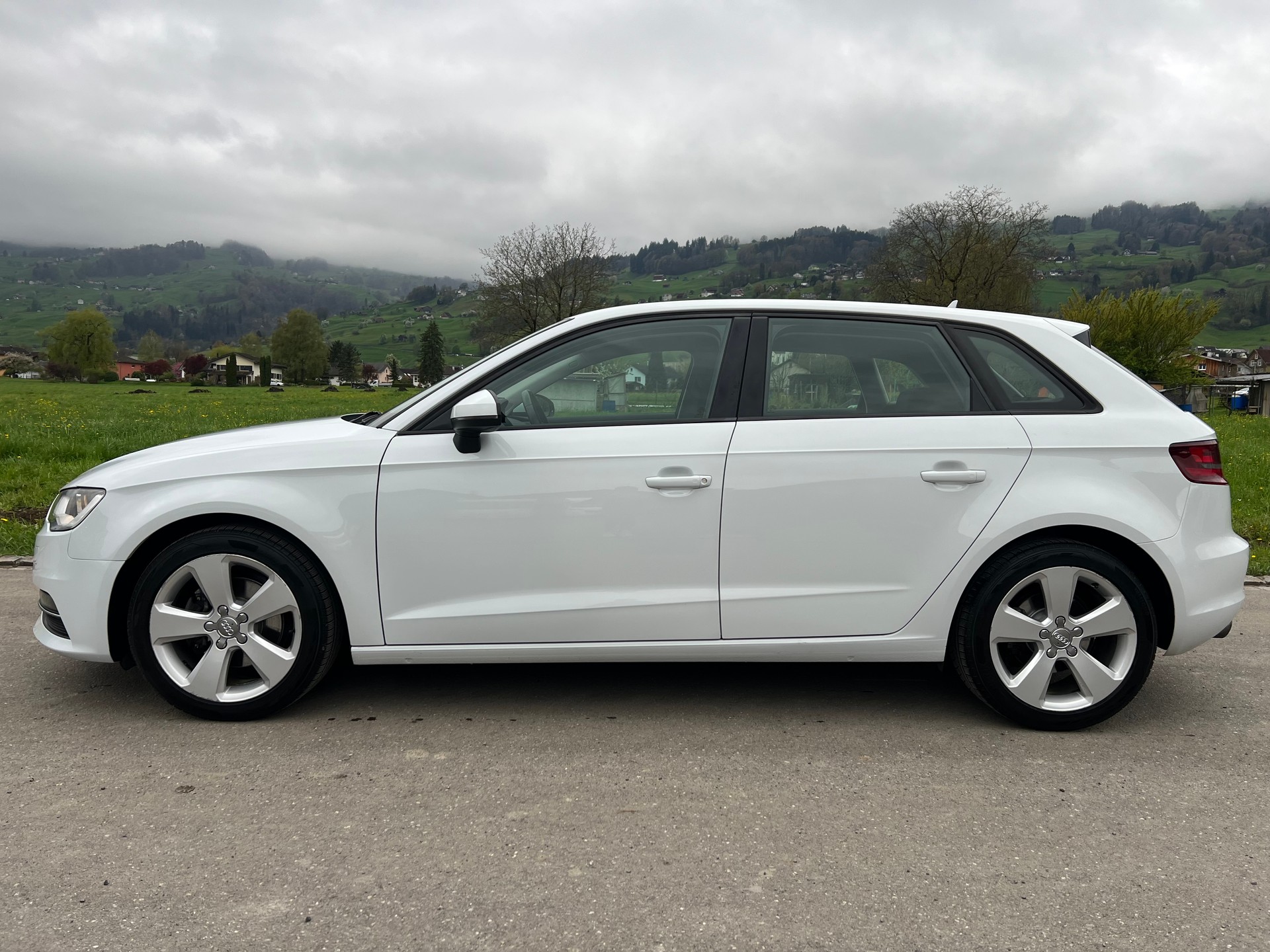 AUDI A3 Sportback 2.0 TDI Ambition quattro-image-2