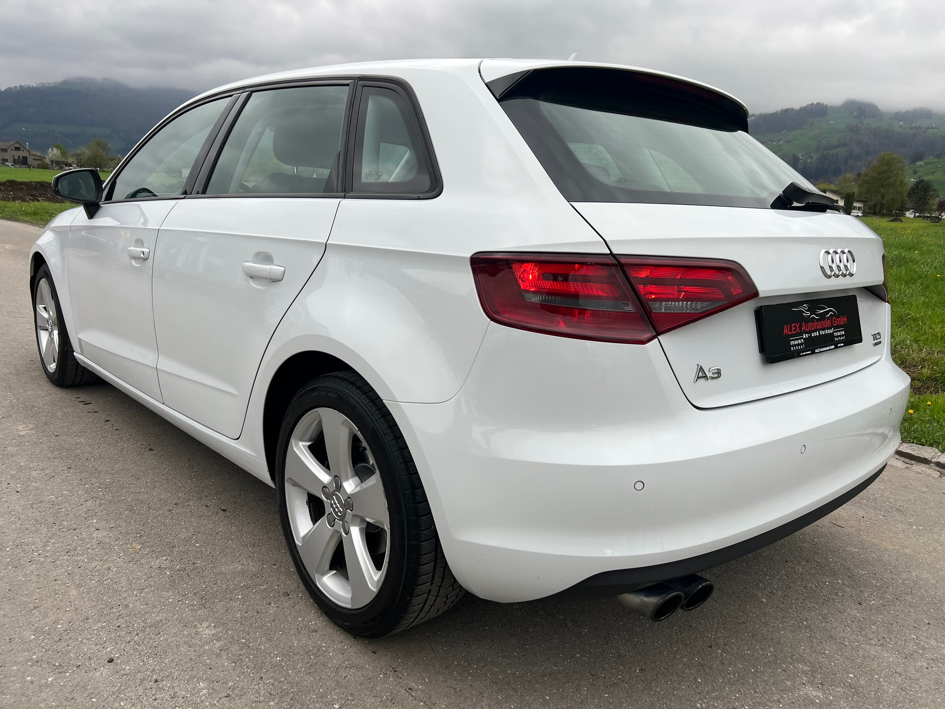 AUDI A3 Sportback 2.0 TDI Ambition quattro-image-3