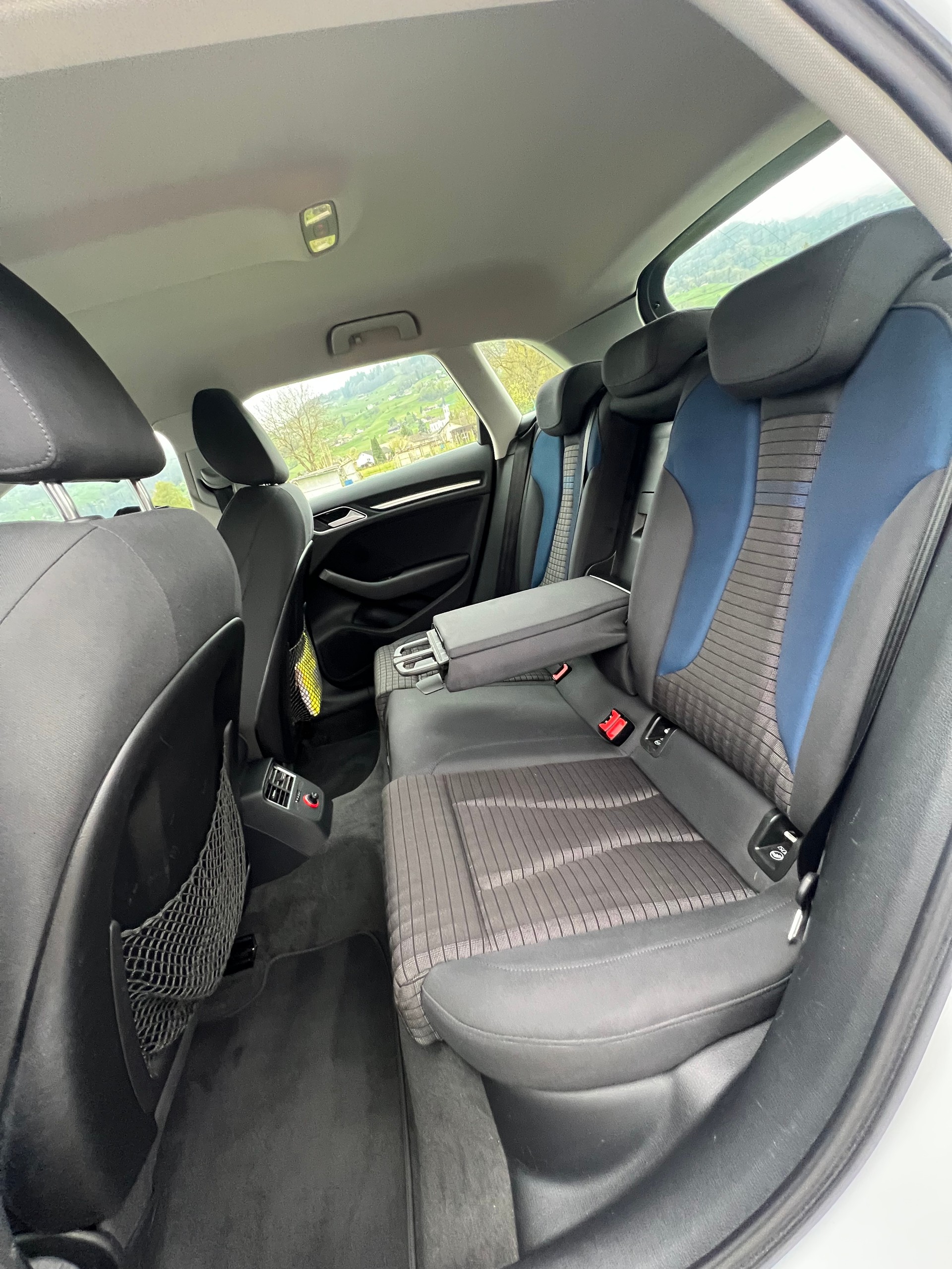 AUDI A3 Sportback 2.0 TDI Ambition quattro-image-10
