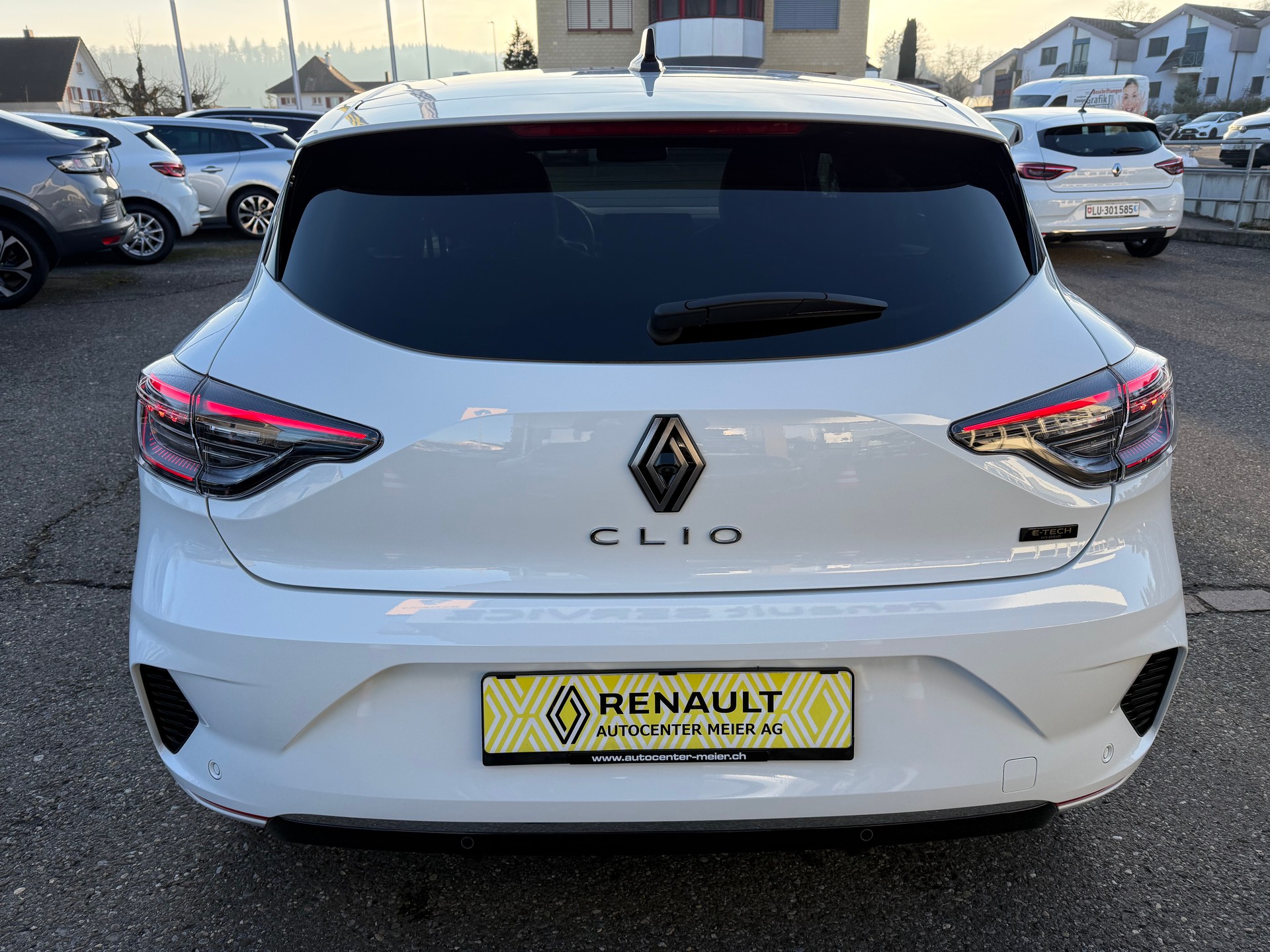 RENAULT Clio 1.6 E-Tech Techno-image-4