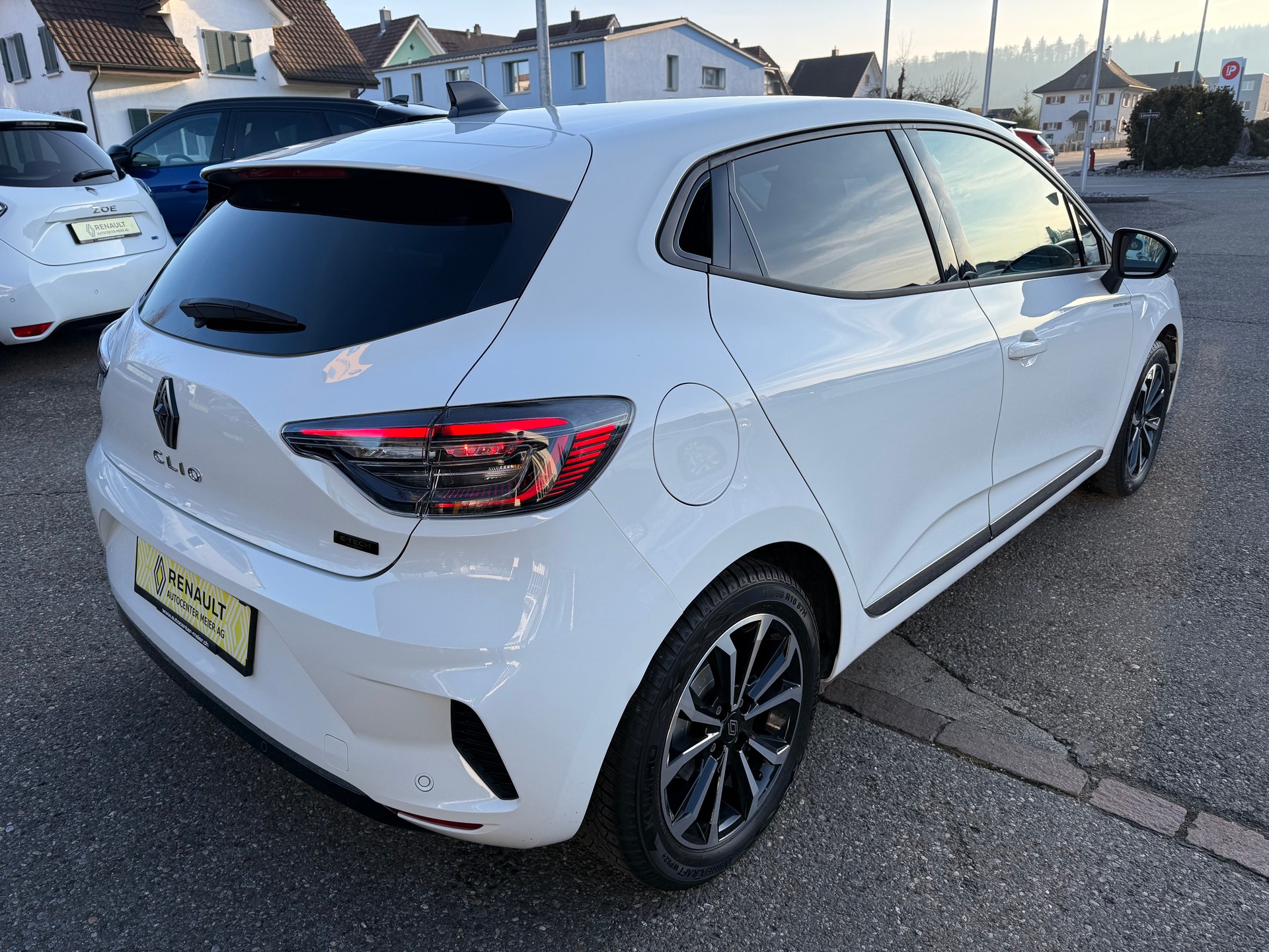RENAULT Clio 1.6 E-Tech Techno-image-5