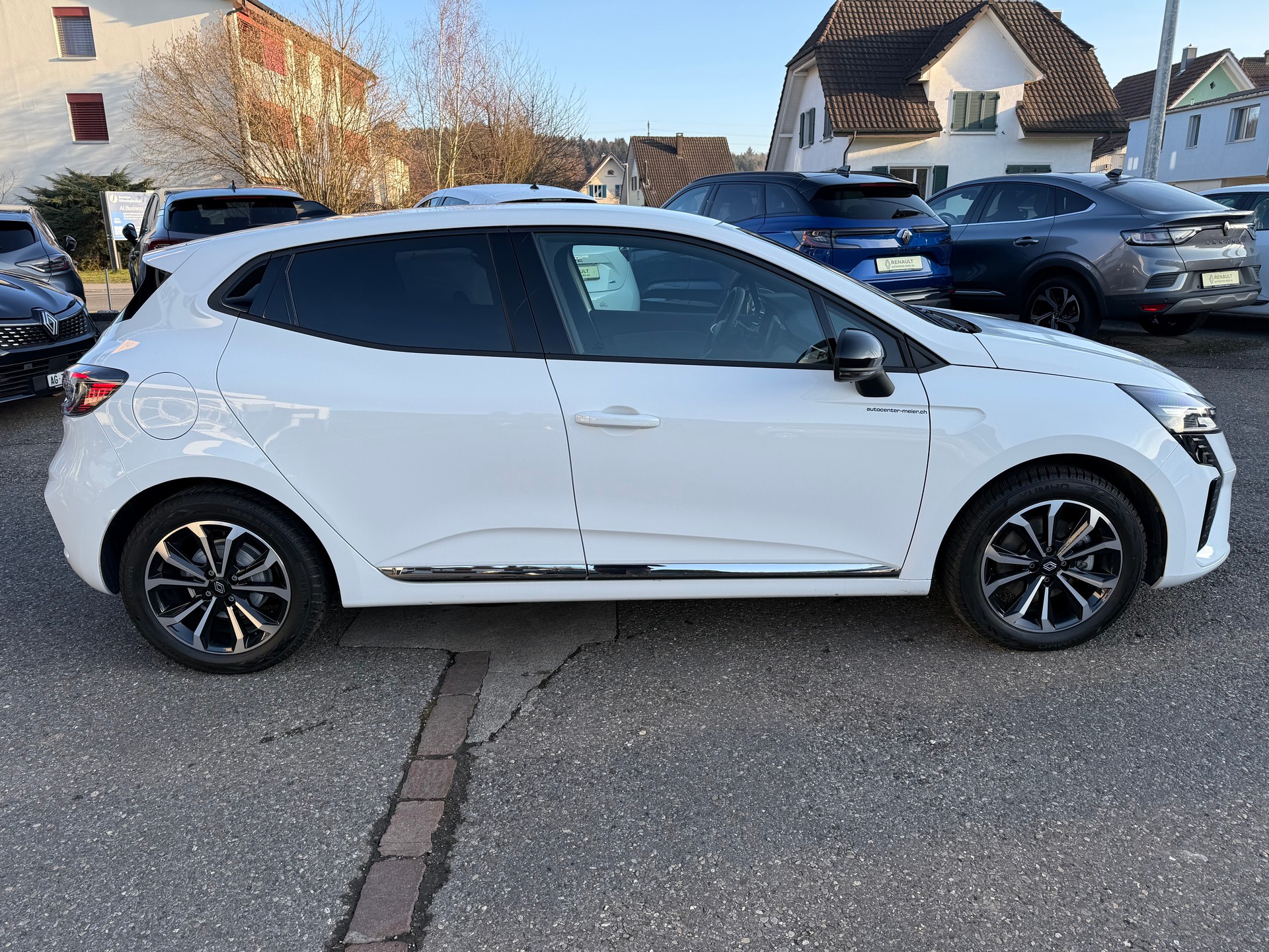 RENAULT Clio 1.6 E-Tech Techno-image-6