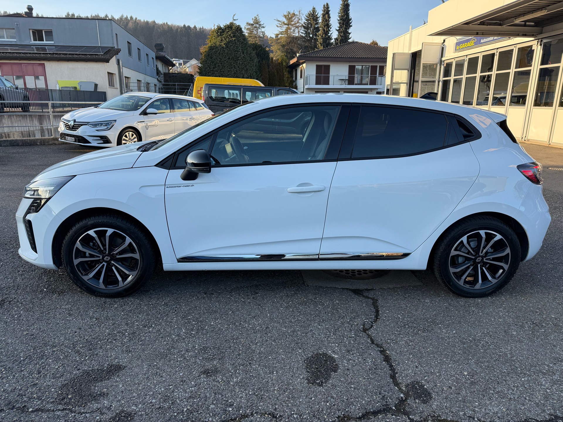 RENAULT Clio 1.6 E-Tech Techno-image-2