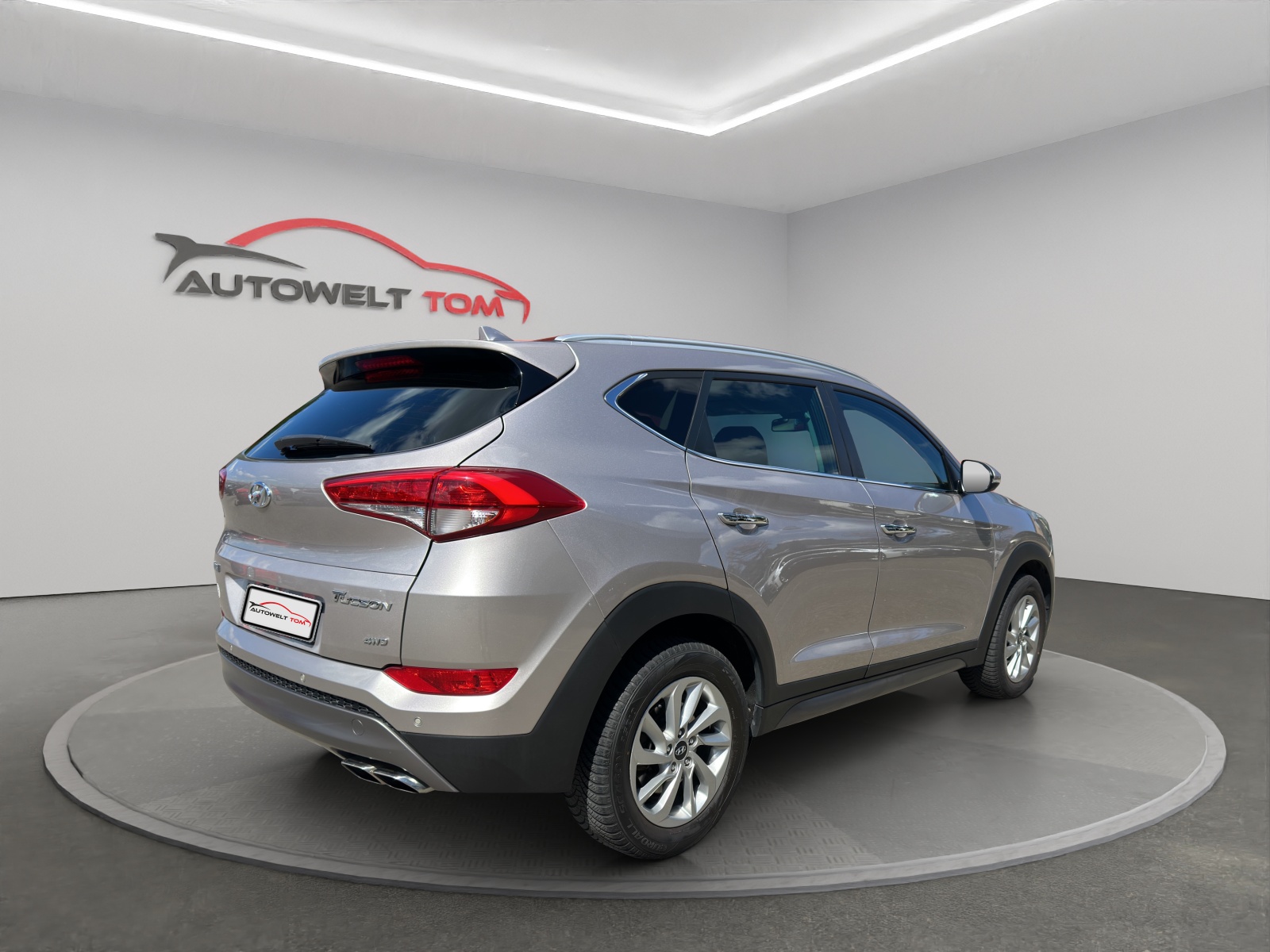 HYUNDAI Tucson 2.0 CRDI Plena 4WD Automatic-image-4