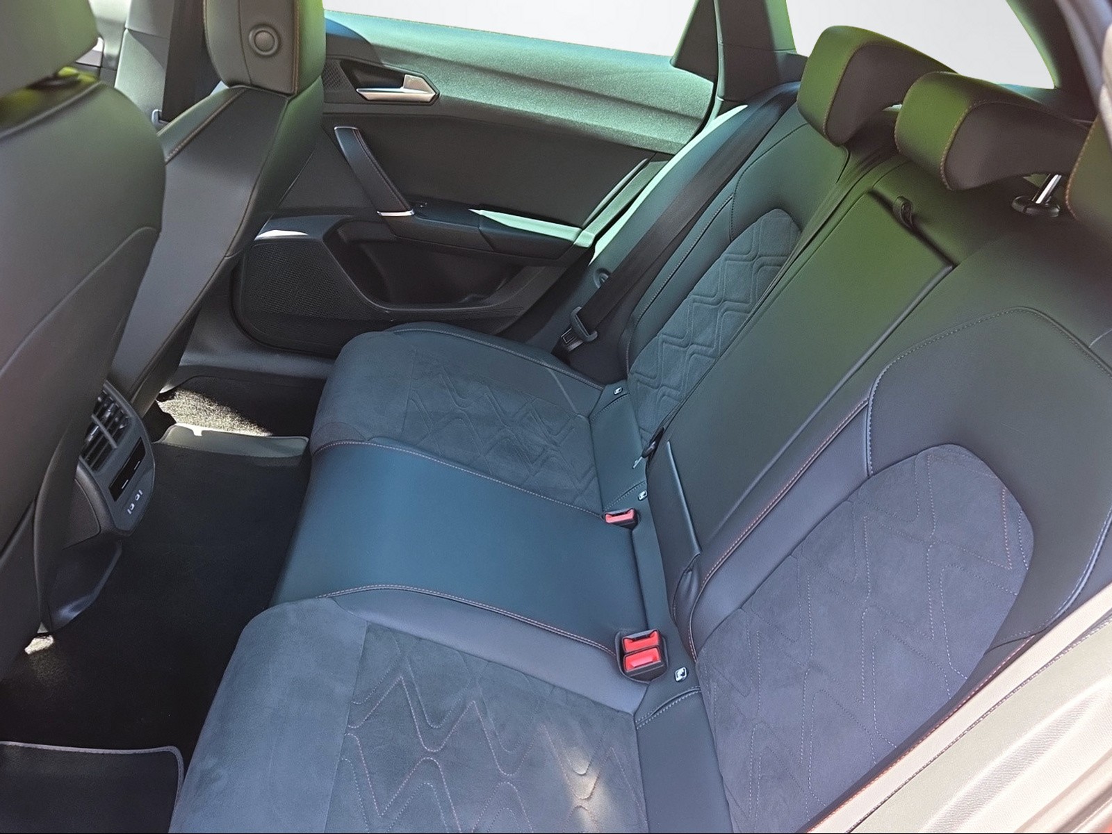 SEAT Leon ST 1.5 eHybrid 75 Edition DSG-image-9