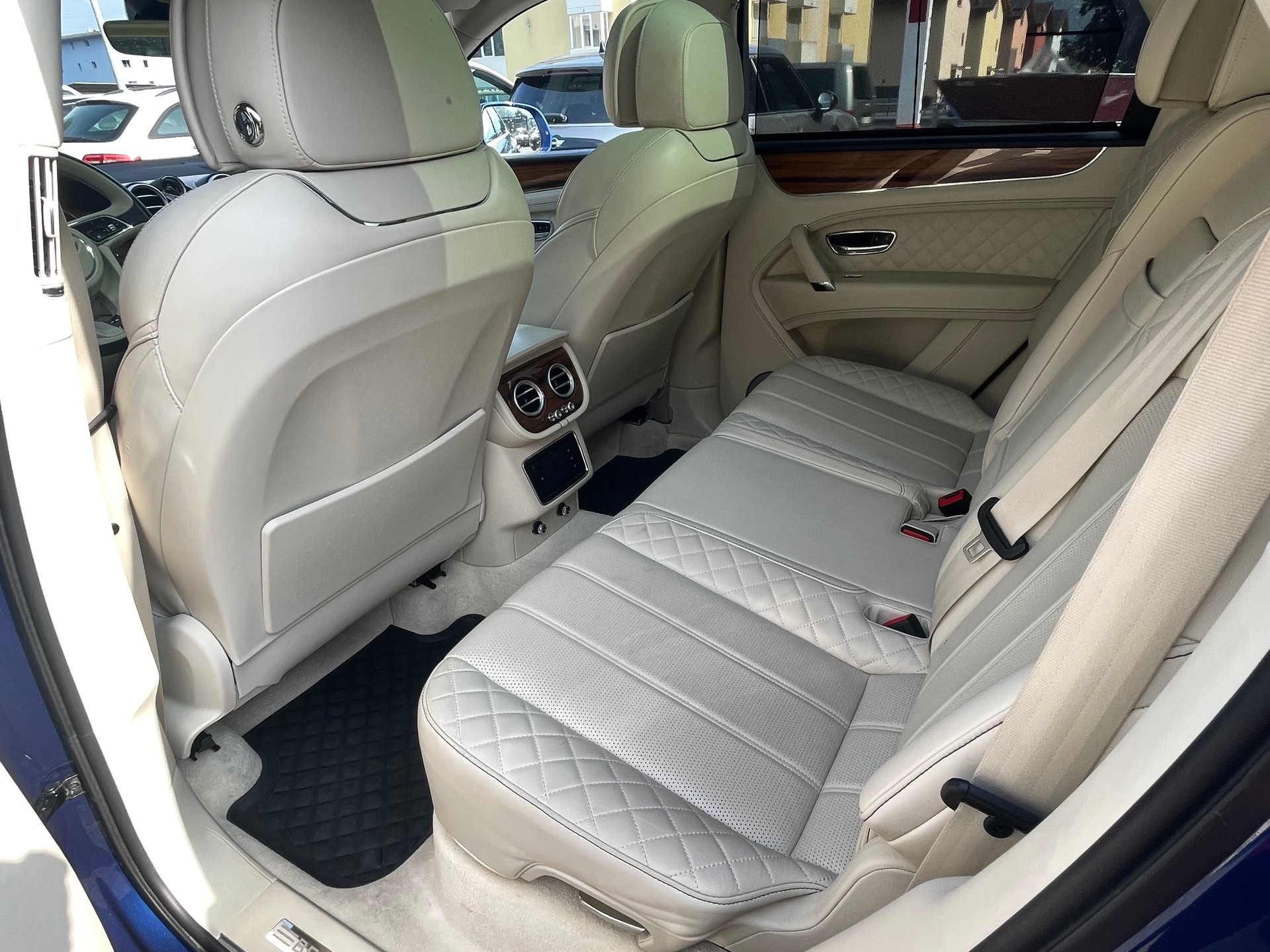 BENTLEY Bentayga V8 Diesel-image-5